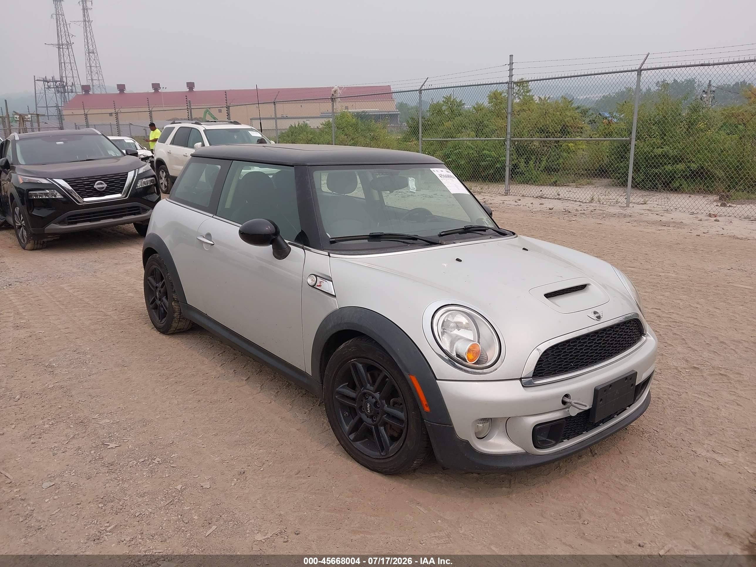 2013 MINI Hardtop S, VIN WMWSV3C53DT478482 — Не указано