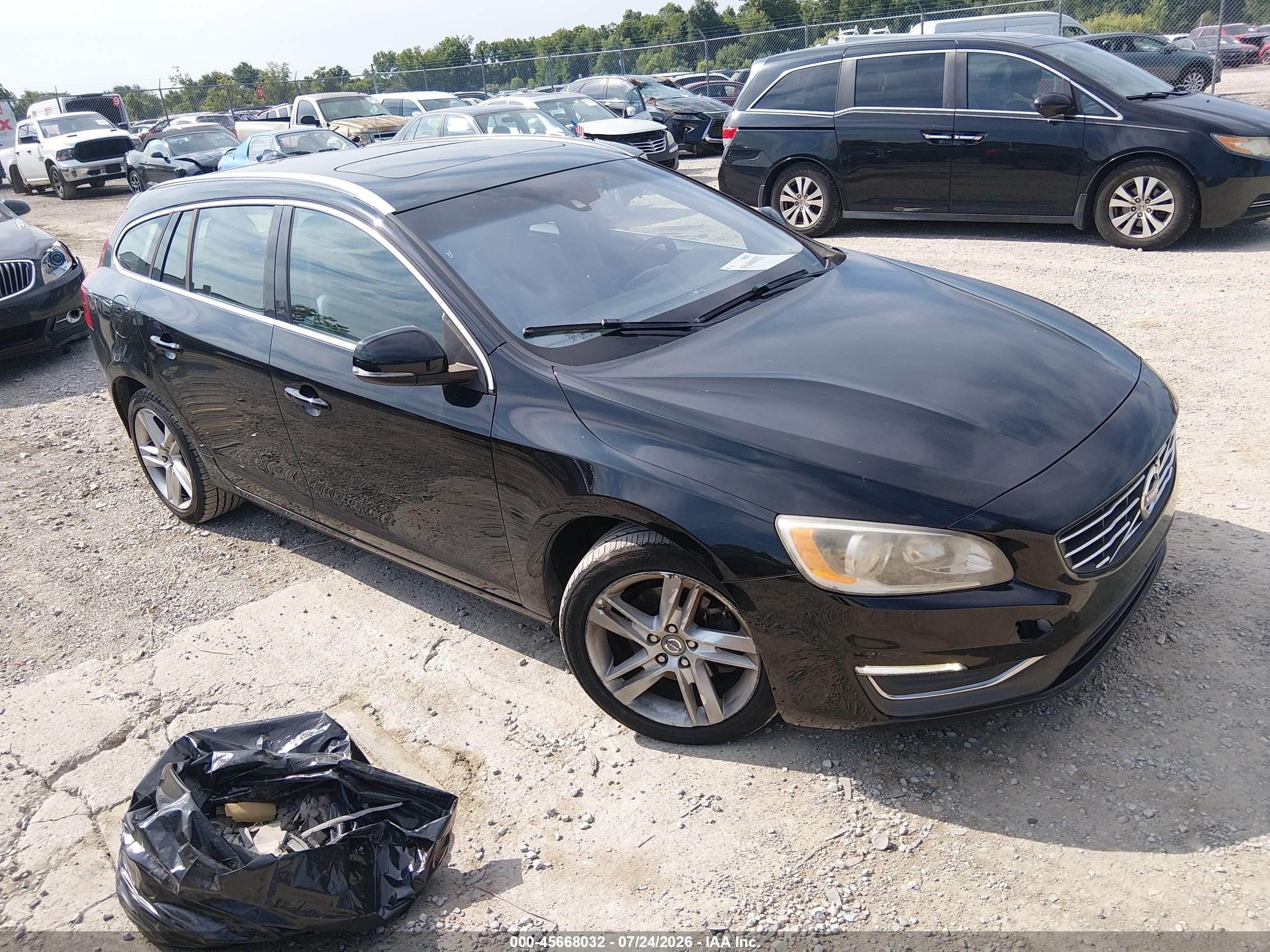 2015 Volvo V60 T5 Drive-E Premier, VIN YV140MEBXF1207429 — Front end