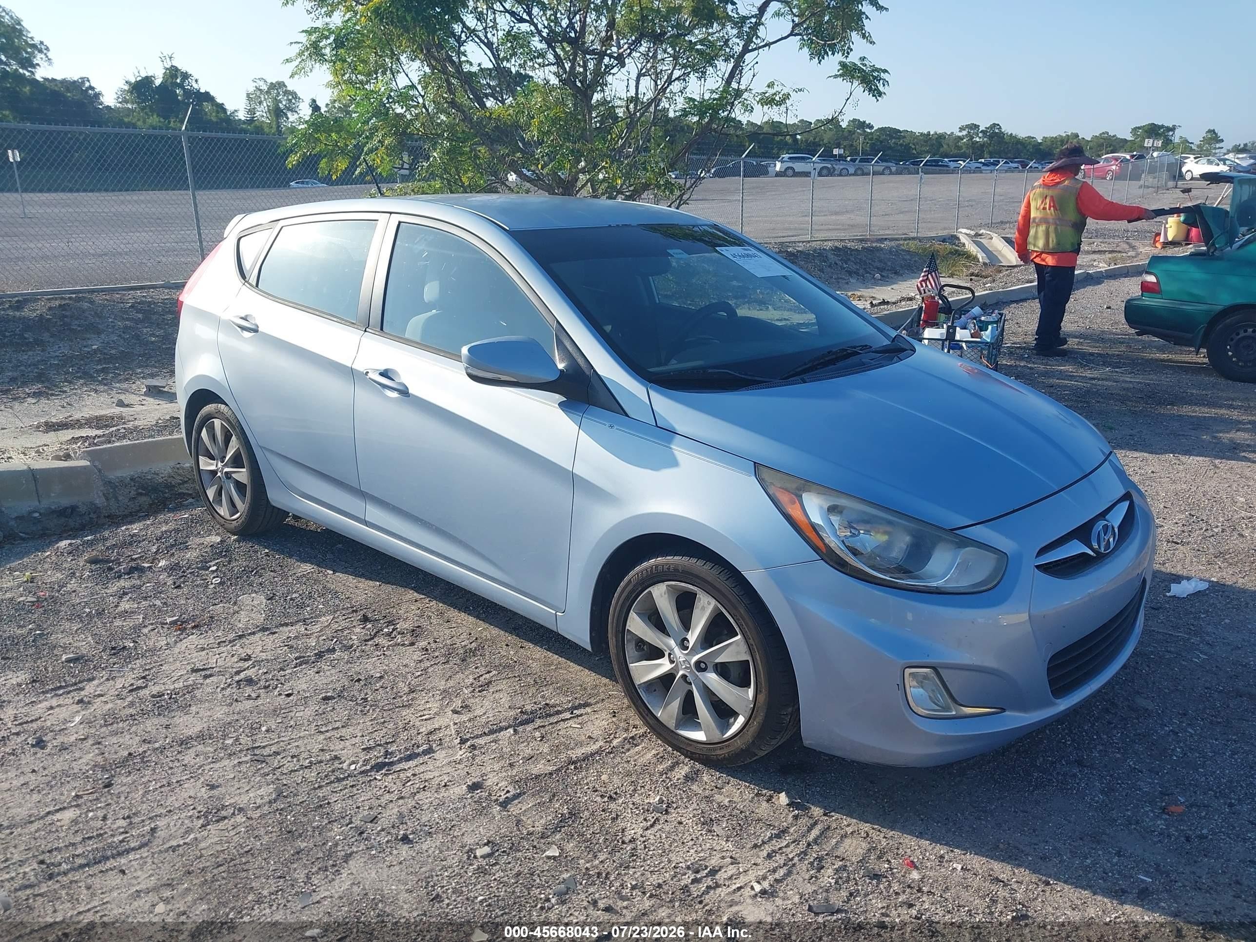 2013 Hyundai Accent SE, VIN KMHCU5AE9DU074357 — Normal wear