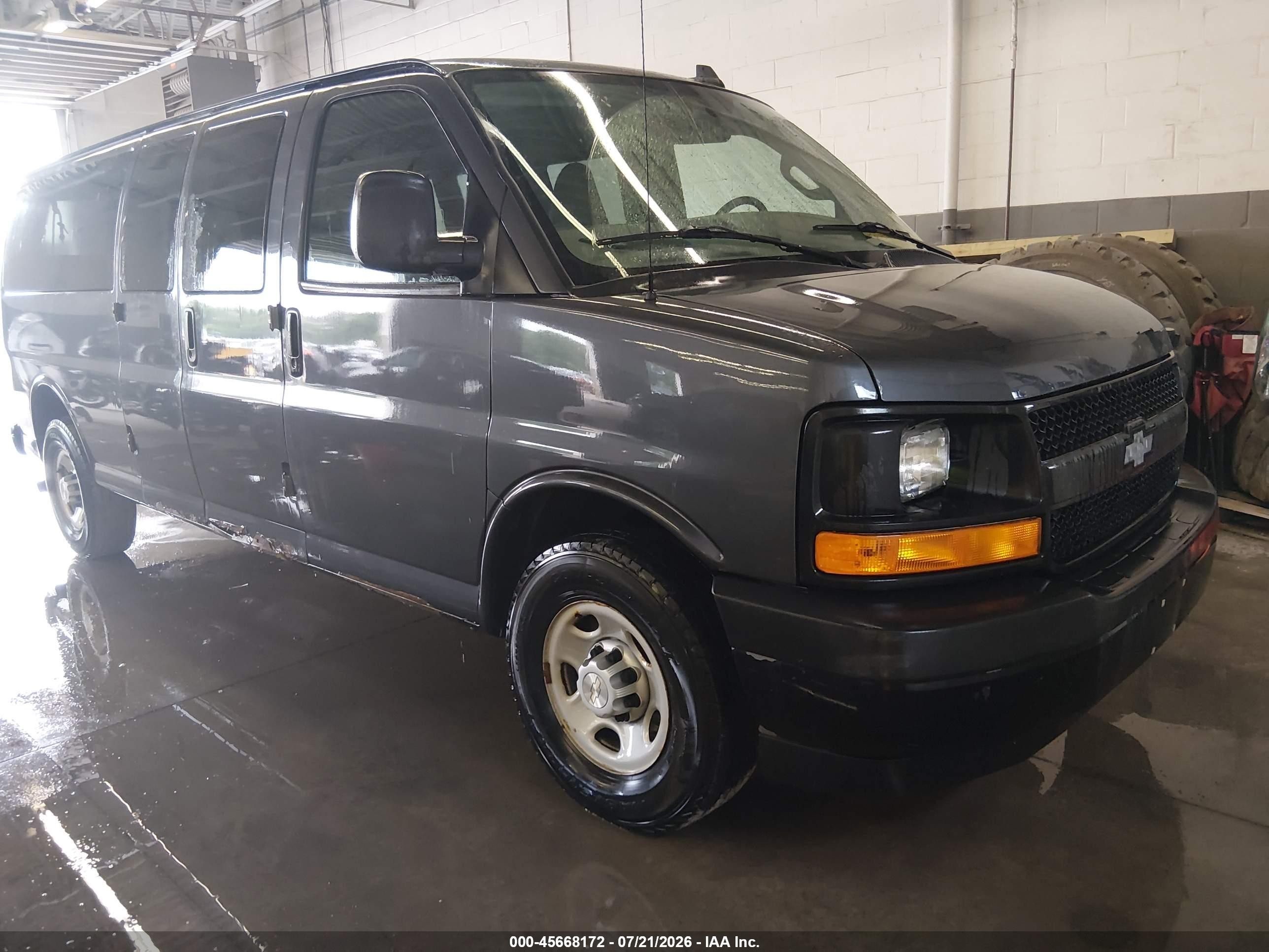 2017 Chevrolet Express Passenger LS, VIN 1GAZGNFFXH1300896 — Side