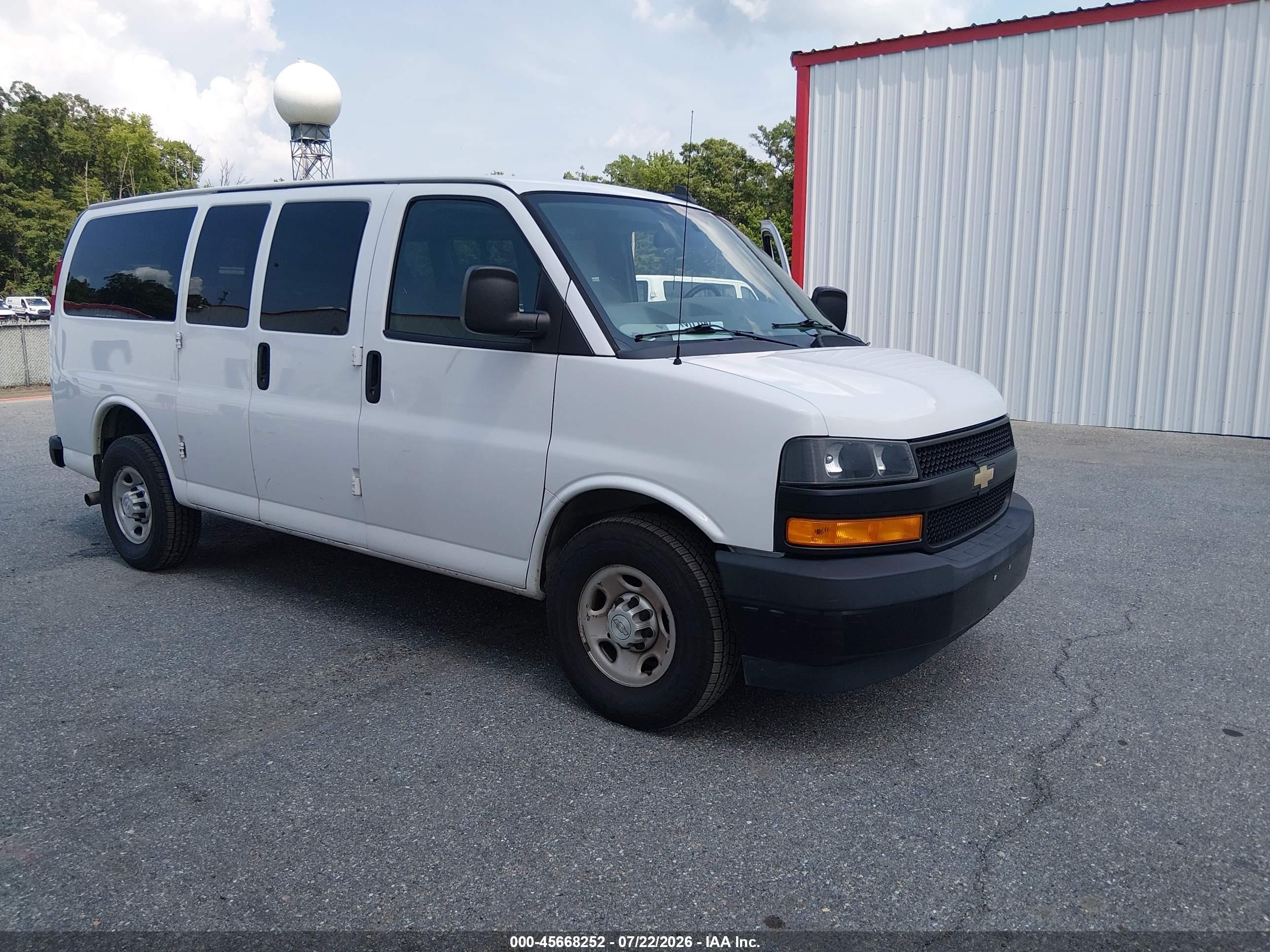 2018 Chevrolet Express Passenger LS, VIN 1GAWGEFG9J1260666 — Normal wear