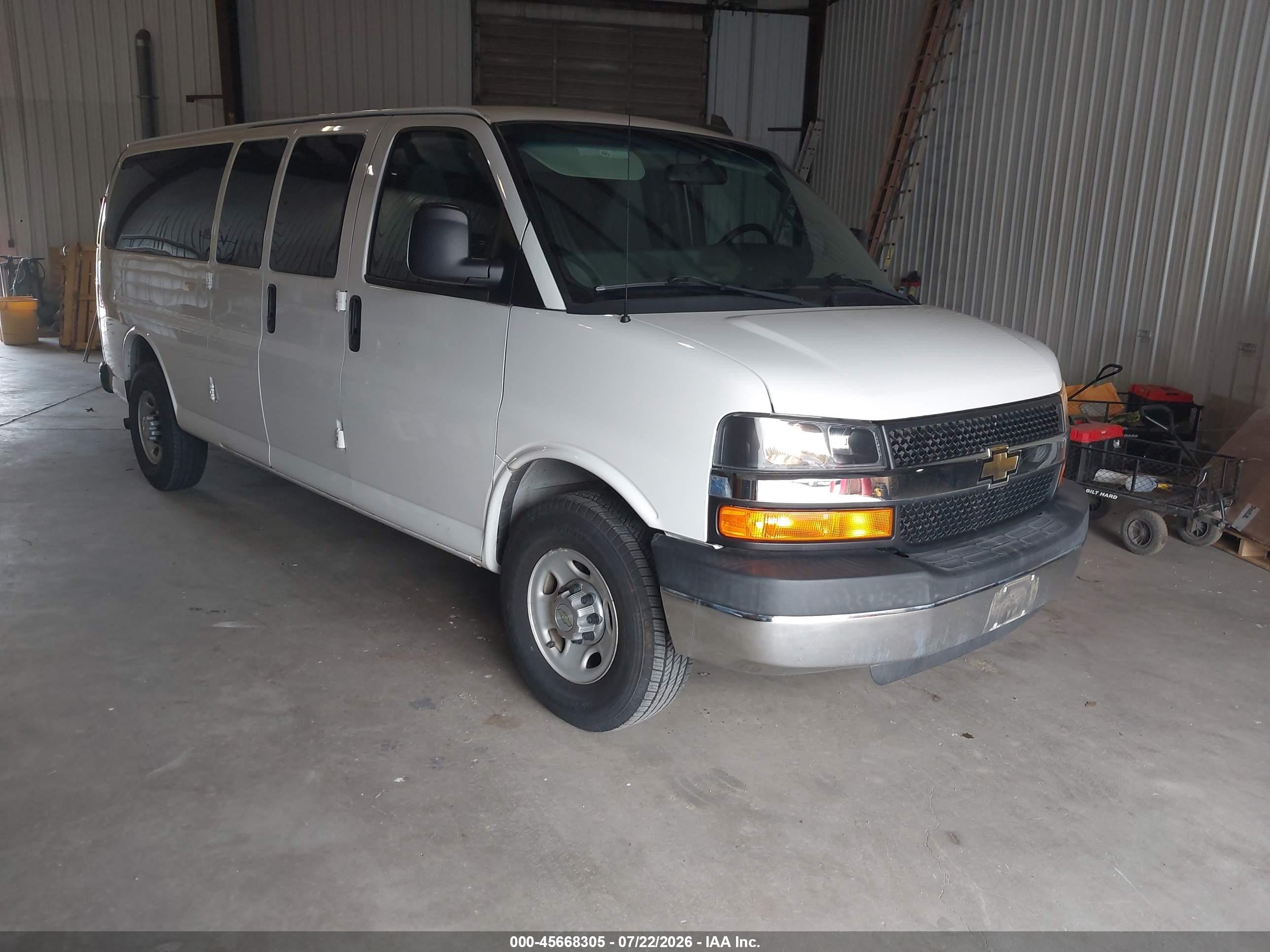 2016 Chevrolet Express Passenger LT, VIN 1GAZGPFF3G1253382 — Обычный износ
