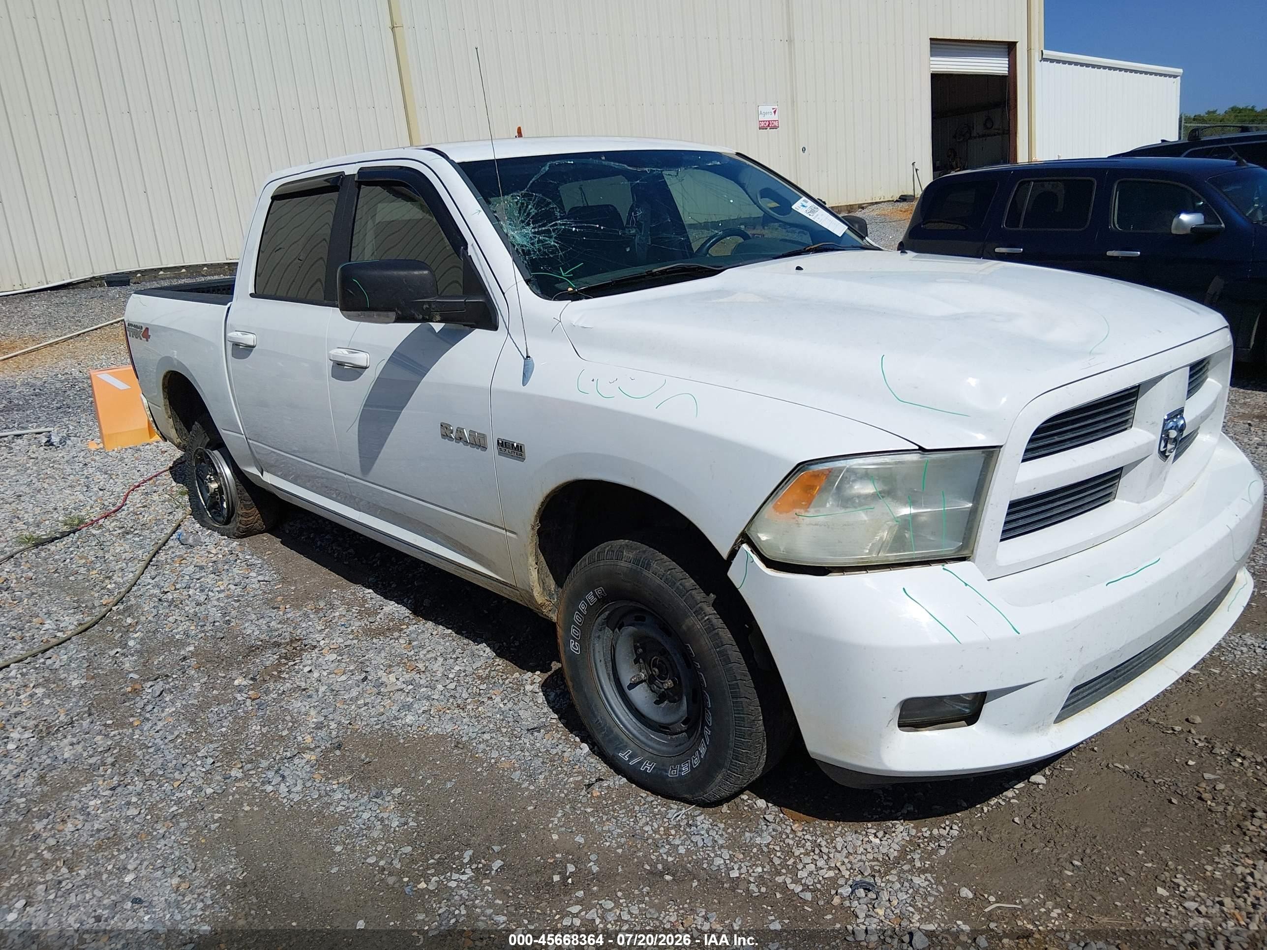 2010 Dodge 1500 Laramie, VIN 1D7RV1CT1AS207660 — Front end