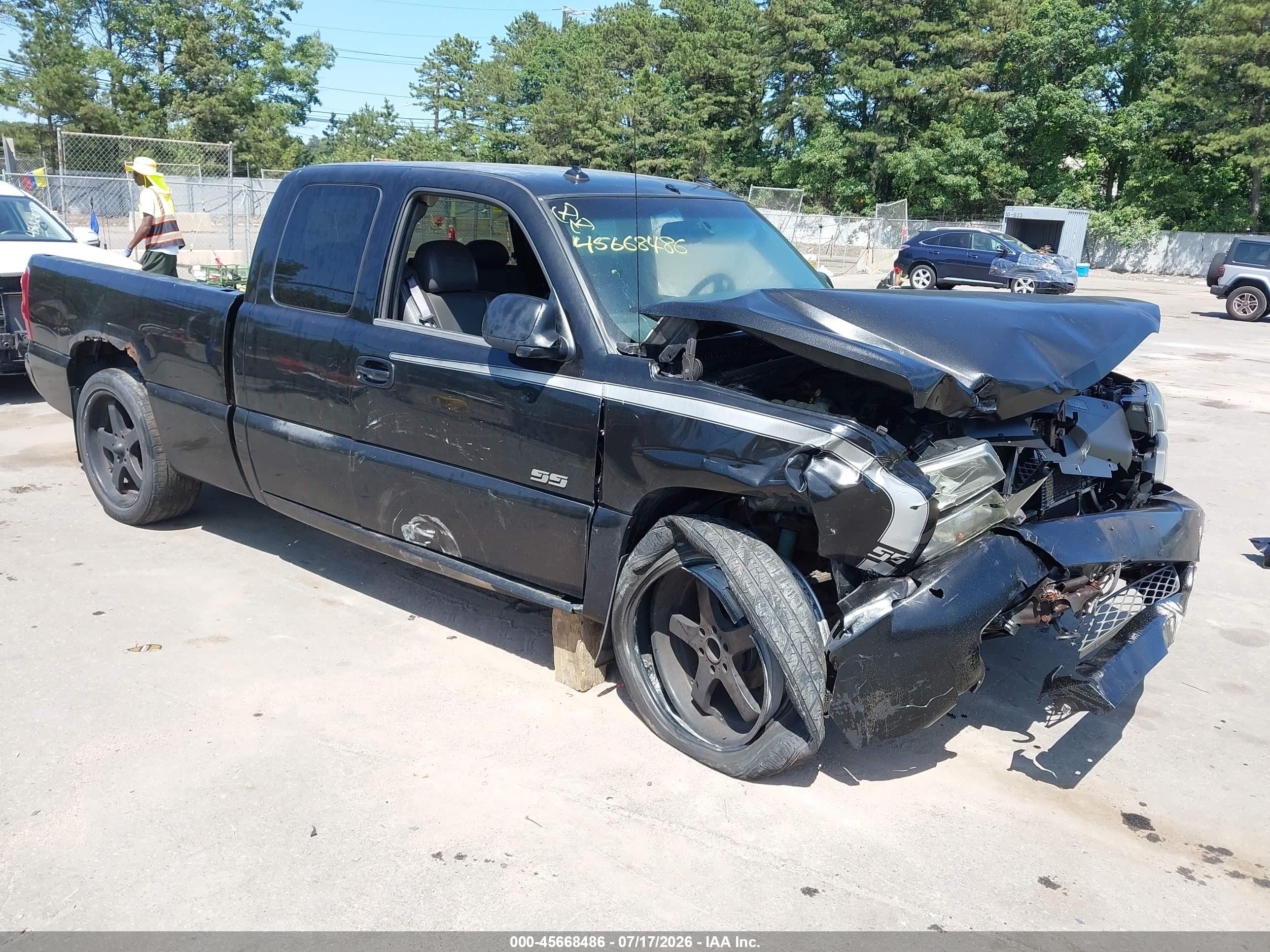 2003 Chevrolet Silverado SS, VIN 2GCEK19N031351892 — Front end