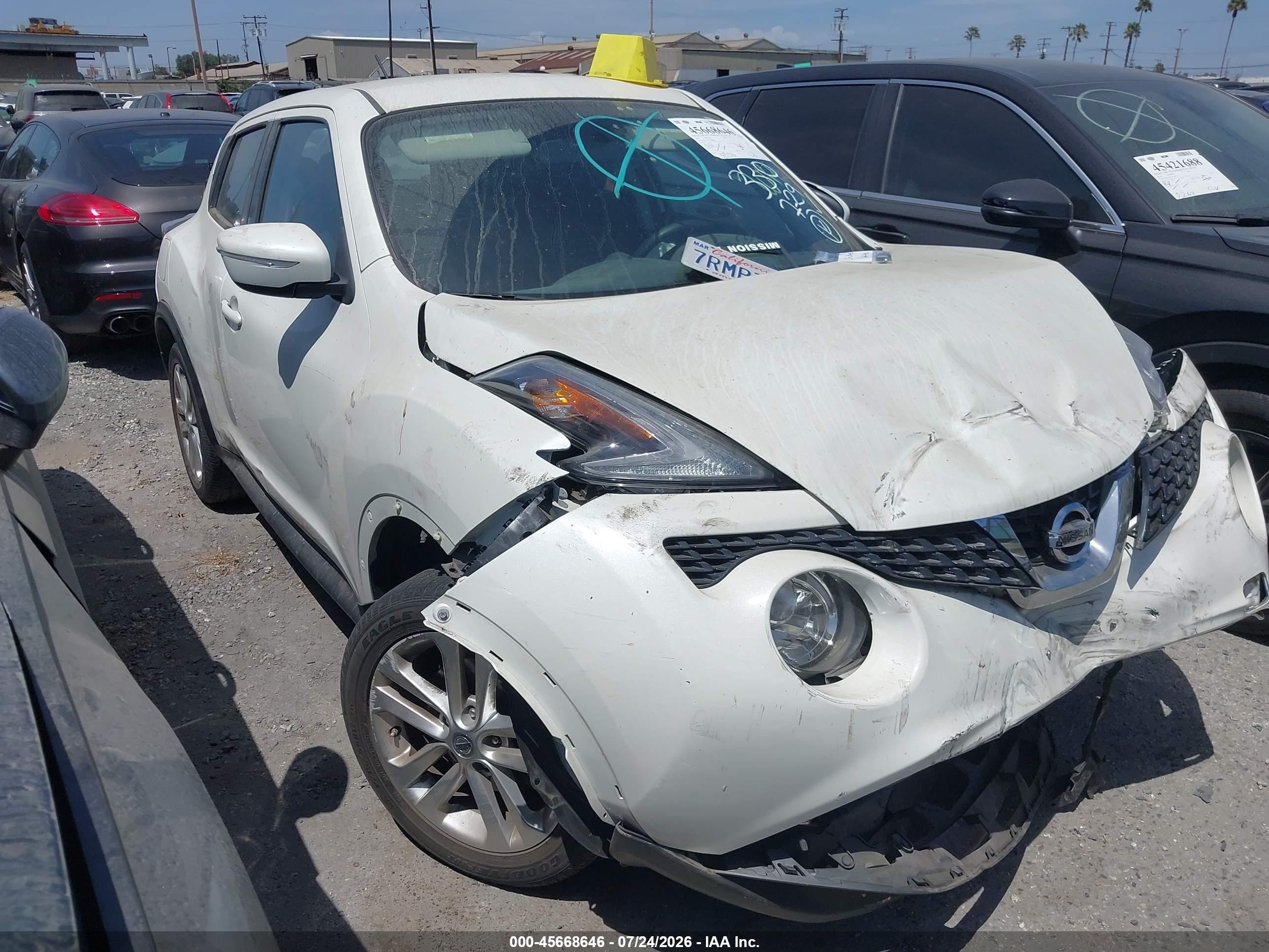 2016 Nissan Juke SV, VIN JN8AF5MRXGT605097 — Front end