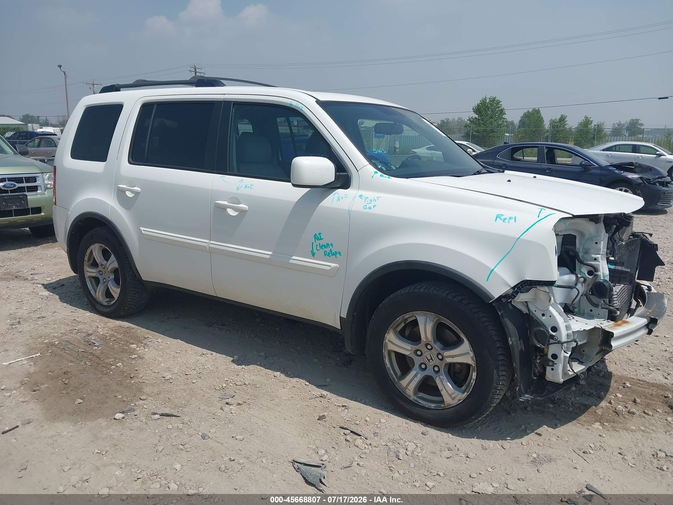 2015 Honda Pilot EX-L, VIN 5FNYF4H52FB018891 — Front end