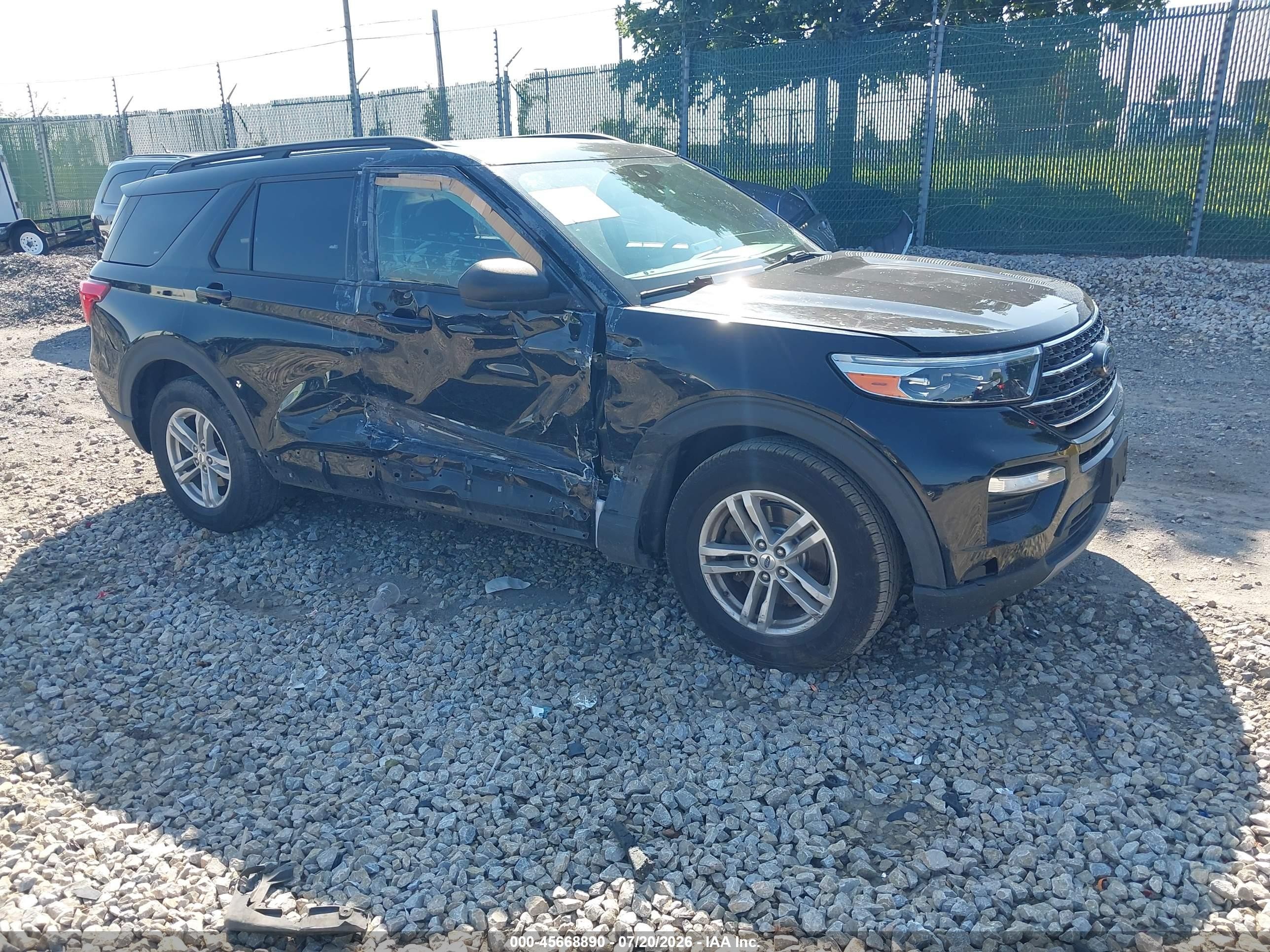 2020 Ford Explorer XLT, VIN 1FMSK8DH5LGC95881 — Side