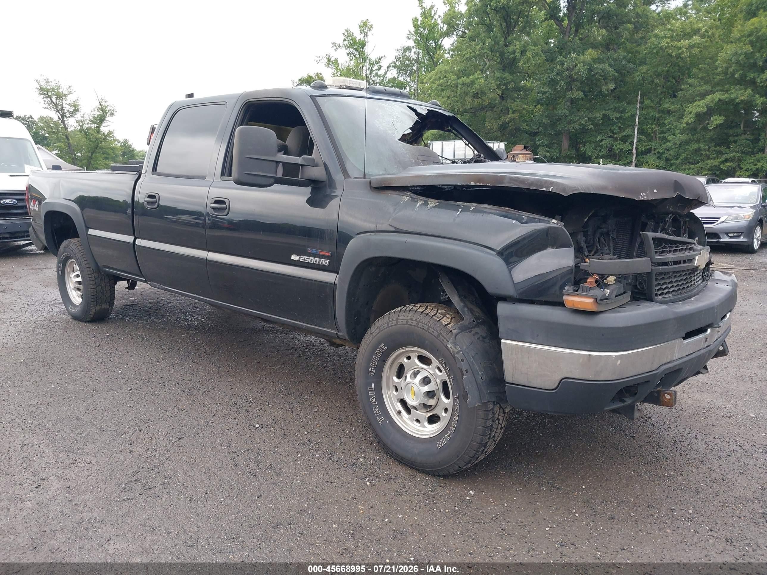 2006 Chevrolet Silverado 2500HD LT3, VIN 1GCHK23216F131806 — Engine fire