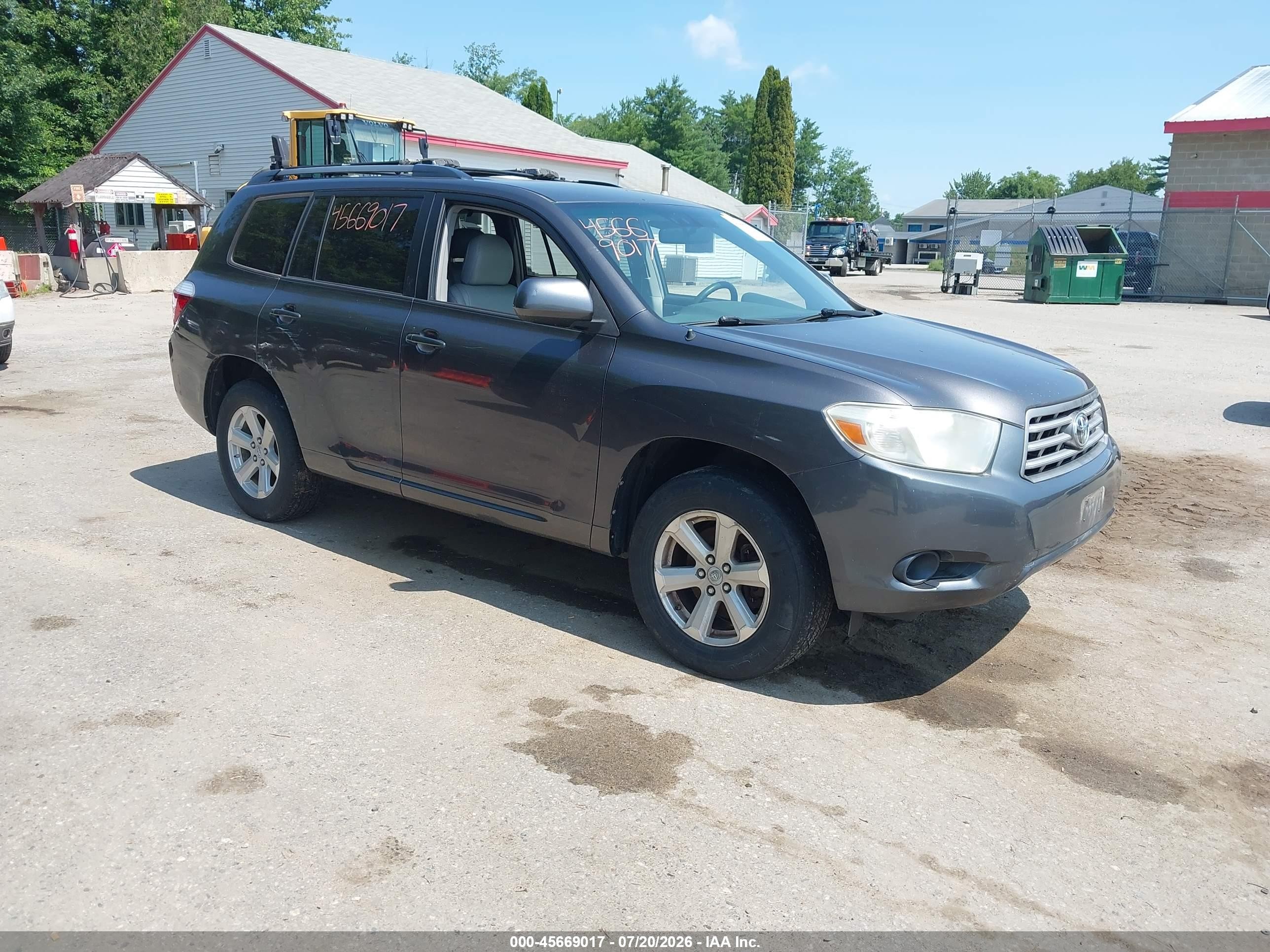 2010 Toyota Highlander, VIN 5TDBK3EH1AS003815 — Normal wear