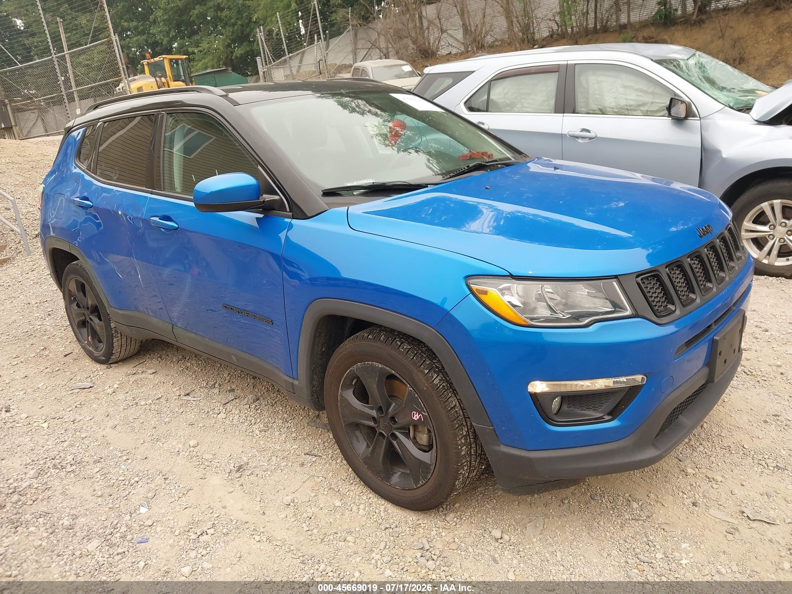 2019 Jeep Compass Altitude, VIN 3C4NJCBB1KT726362 — Бок