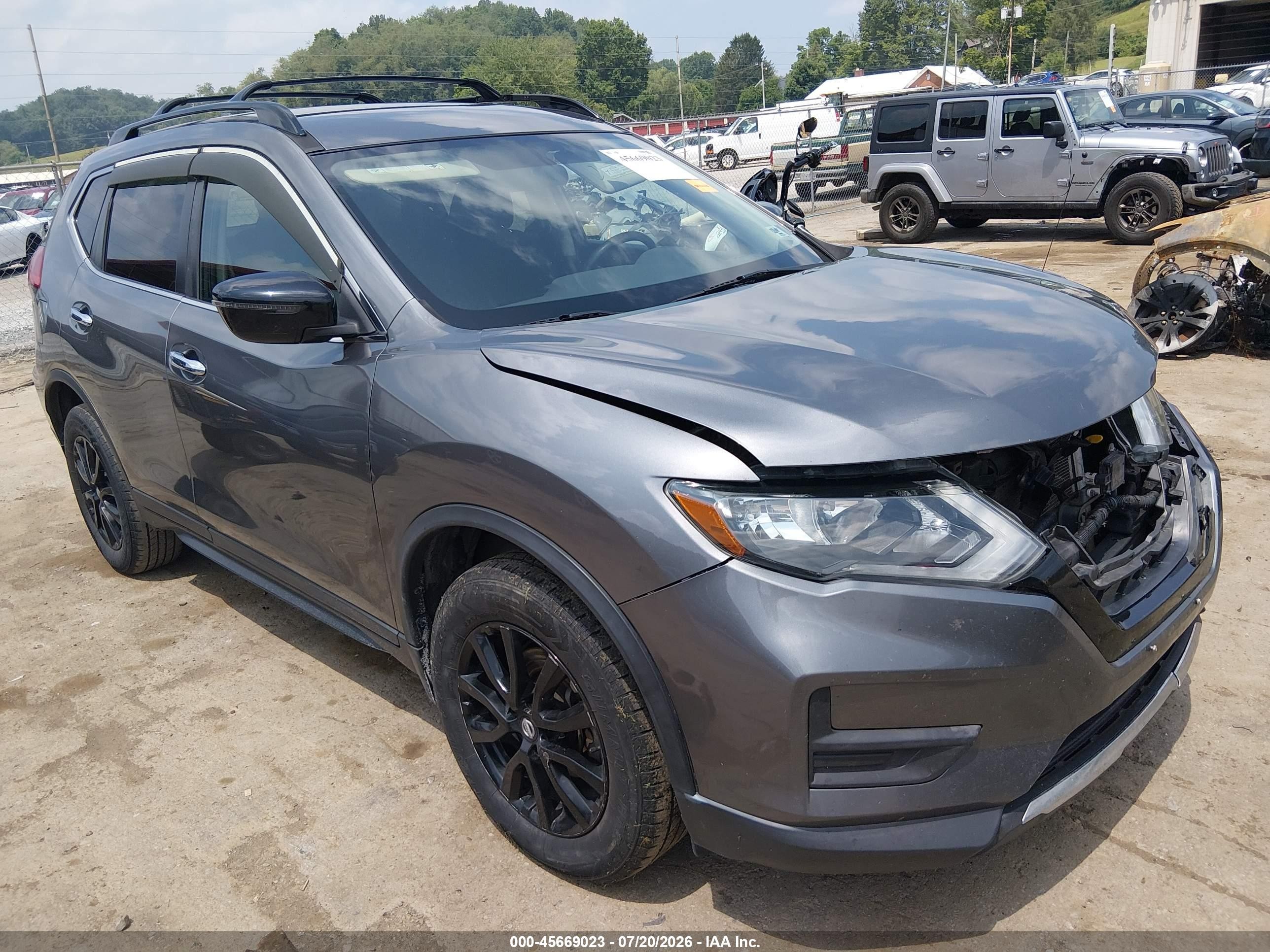2017 Nissan Rogue SL, VIN 5N1AT2MV1HC884453 — Front end