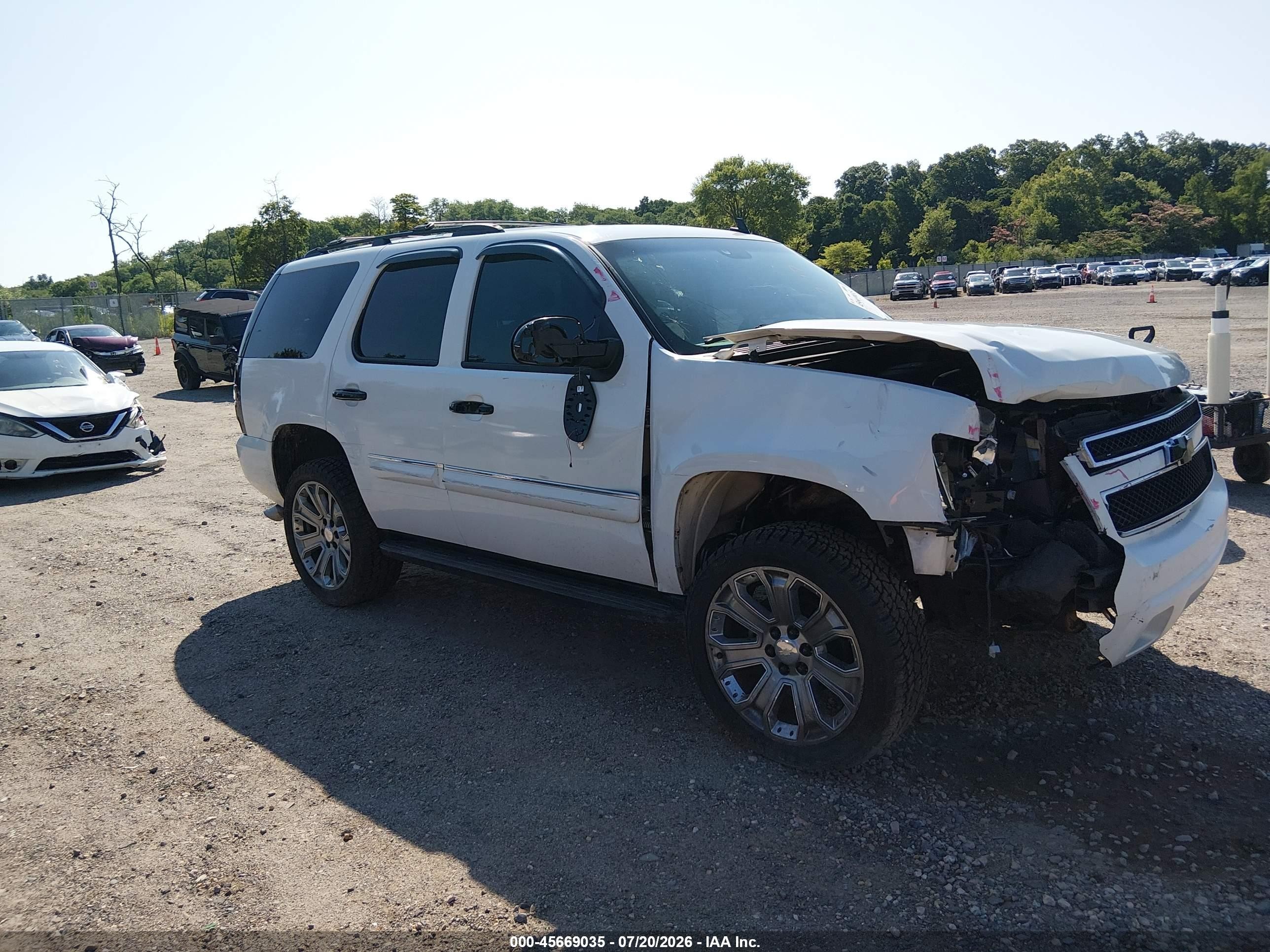 2008 Chevrolet Tahoe 3LT, VIN 1GNFK13038R195614 — Front end