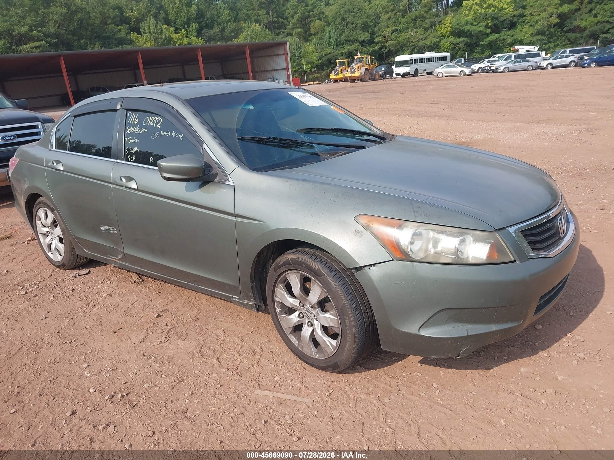 2008 Honda Accord EX-L, VIN JHMCP26808C012952 — Front end
