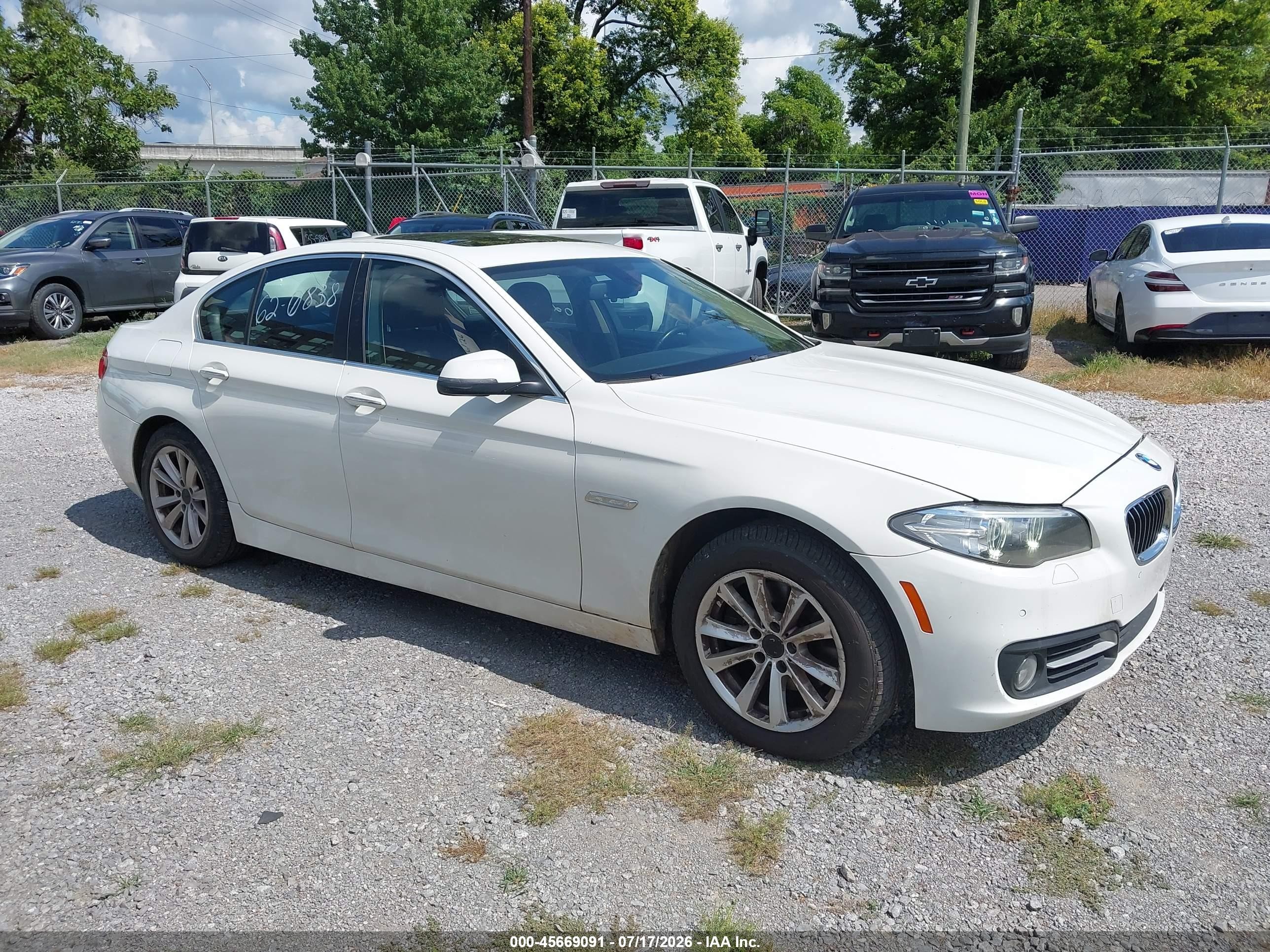 2015 BMW 5 Series 528i xDrive, VIN WBA5A7C58FD620838 — Normal wear