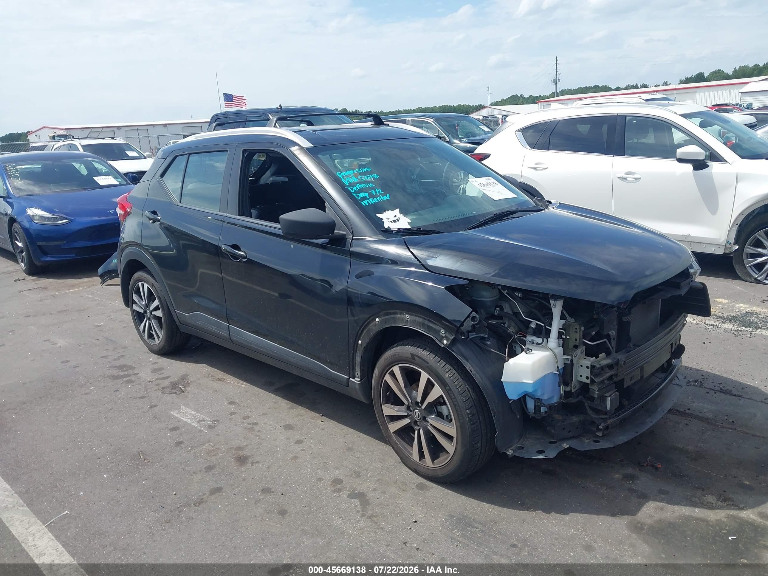 2018 Nissan Kicks SR, VIN 3N1CP5CU5JL500389 — Перед