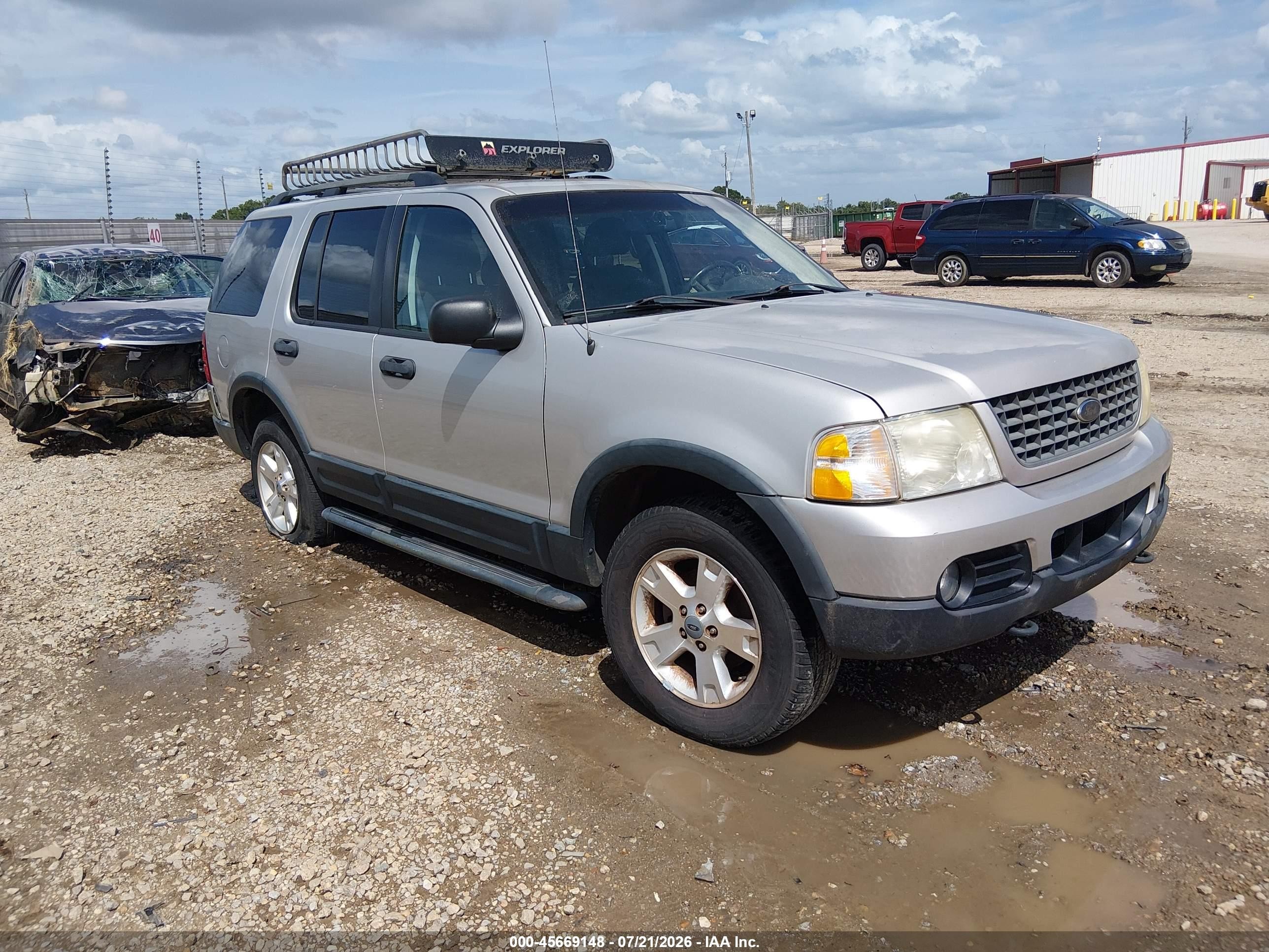 2003 Ford Explorer XLT, VIN 1FMZU73K13UB21369 — Rear end