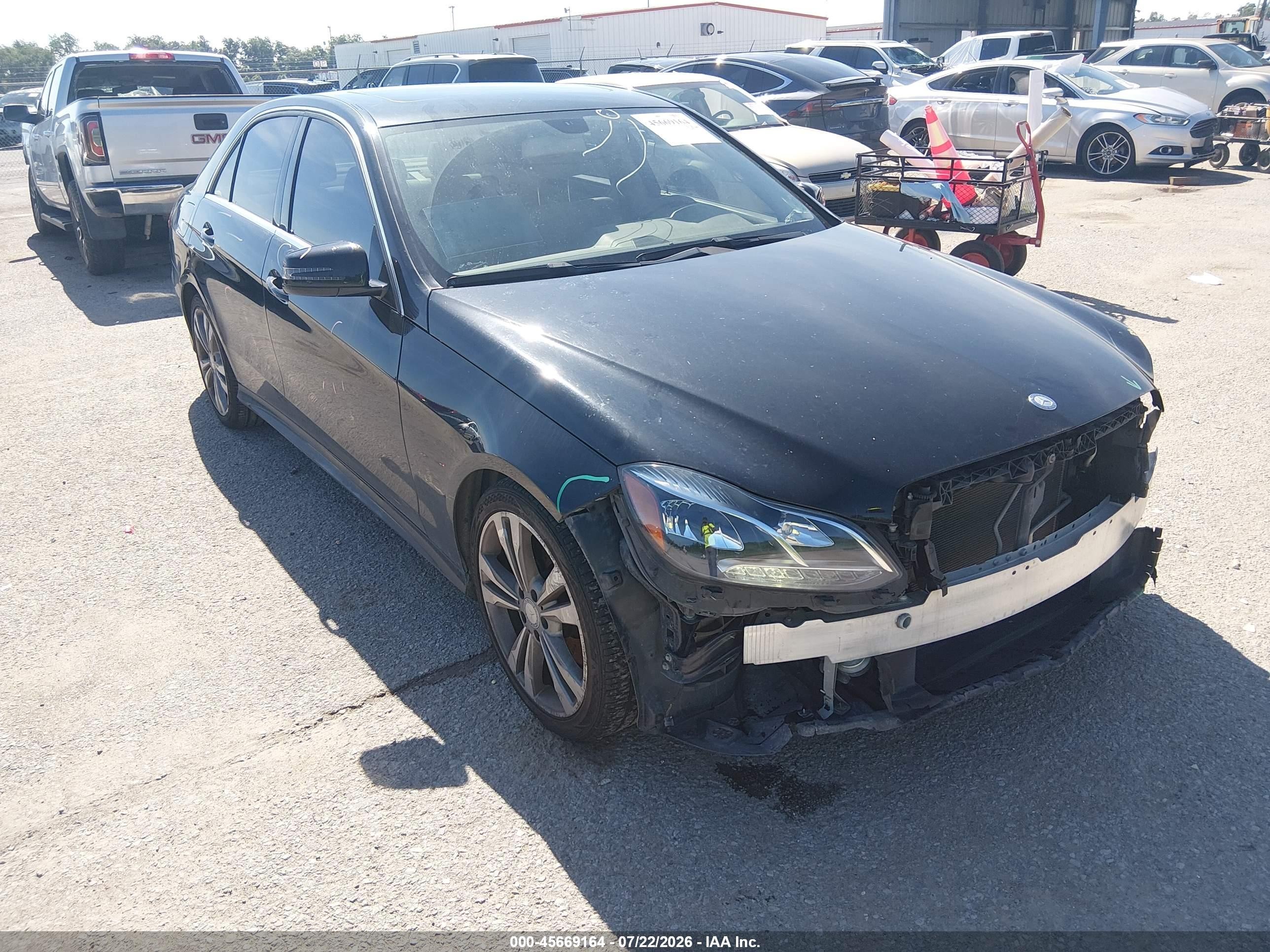 2014 Mercedes-Benz E 350 Sport, VIN WDDHF5KB0EB043686 — Front end