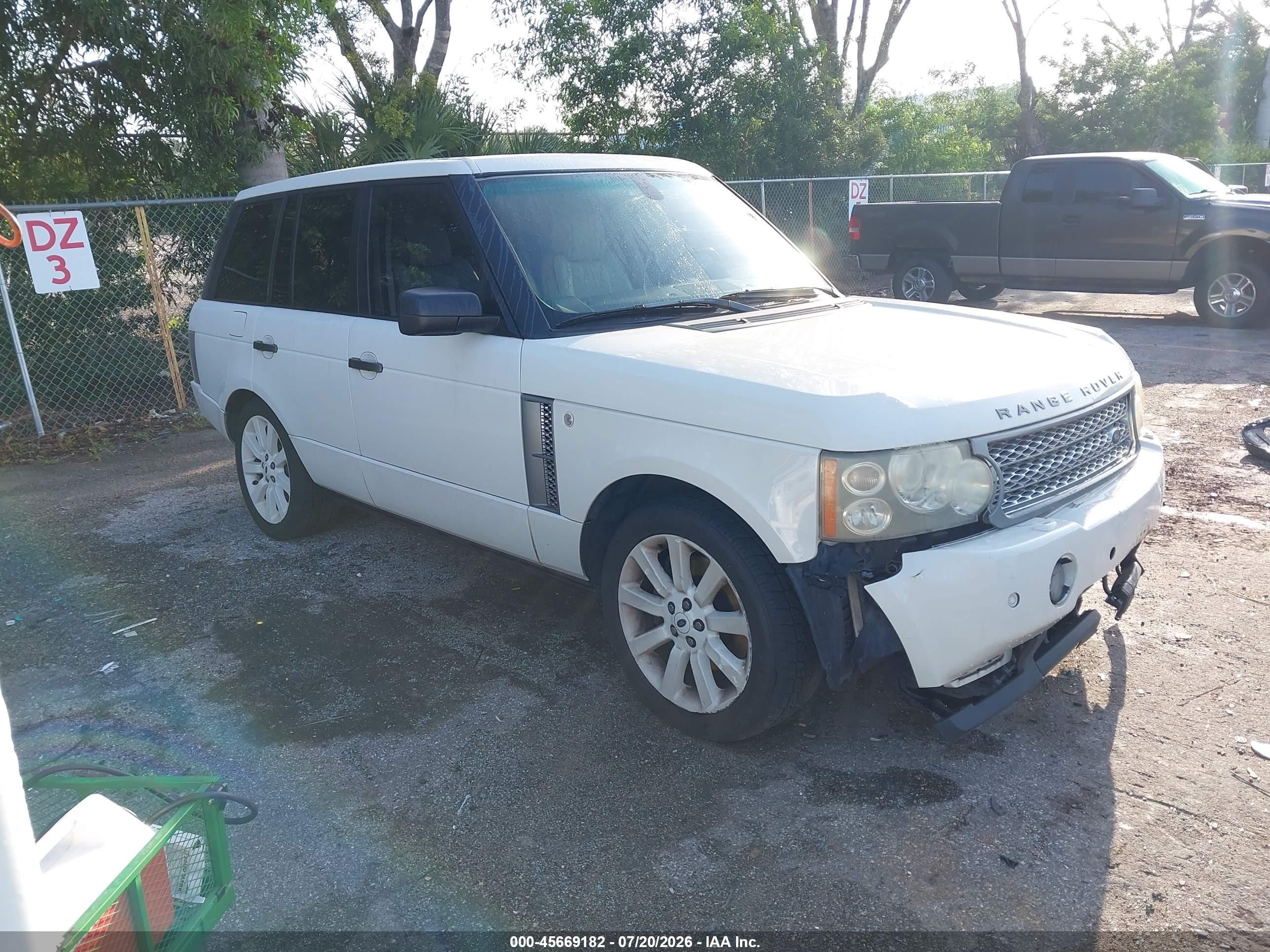 2008 Land Rover Range Rover SC, VIN SALMF134X8A267651 — Перед