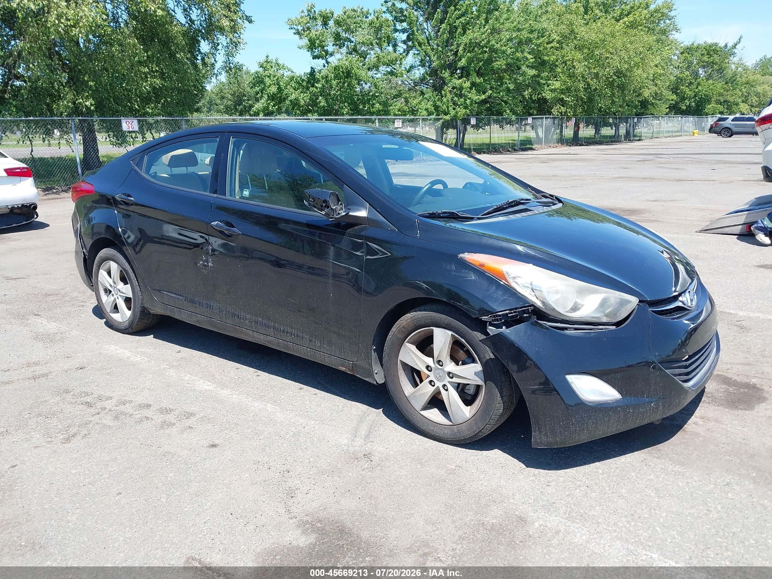 2013 Hyundai Elantra GLS, VIN KMHDH4AE7DU829623 — Side