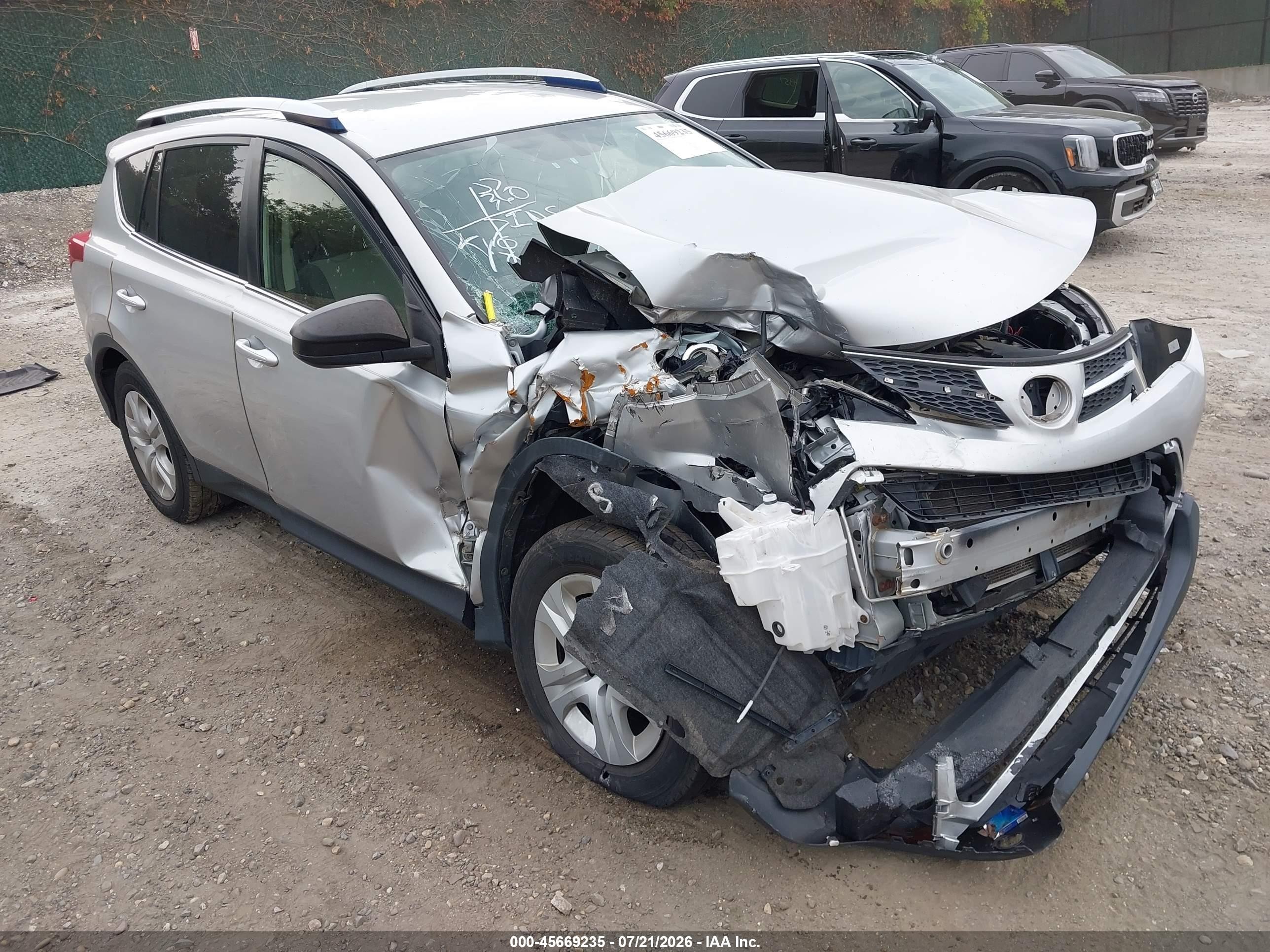 2015 Toyota RAV4 LE, VIN JTMBFREV1FJ044334 — All over