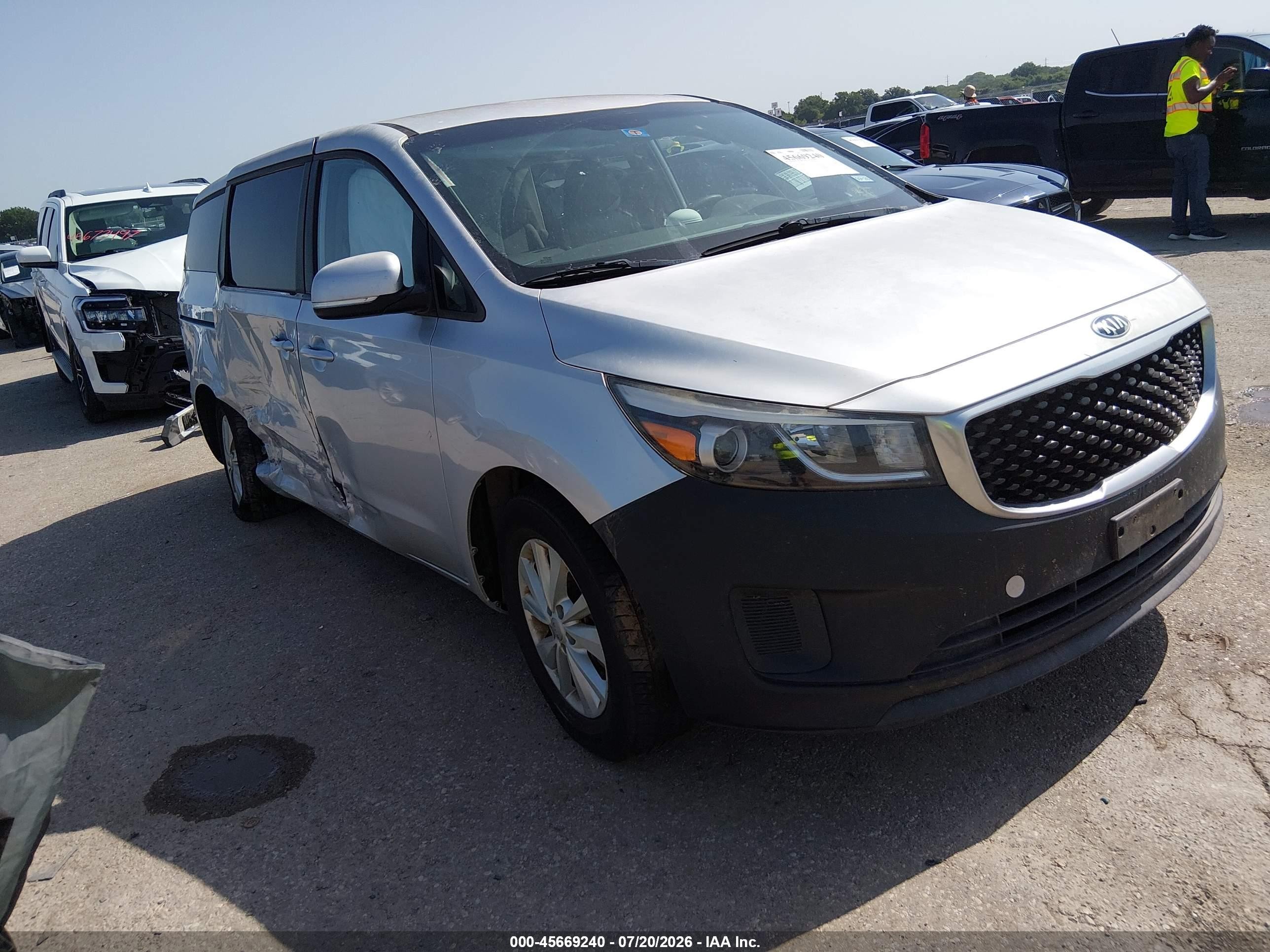 2017 Kia Sedona LX, VIN KNDMB5C18H6241973 — Side
