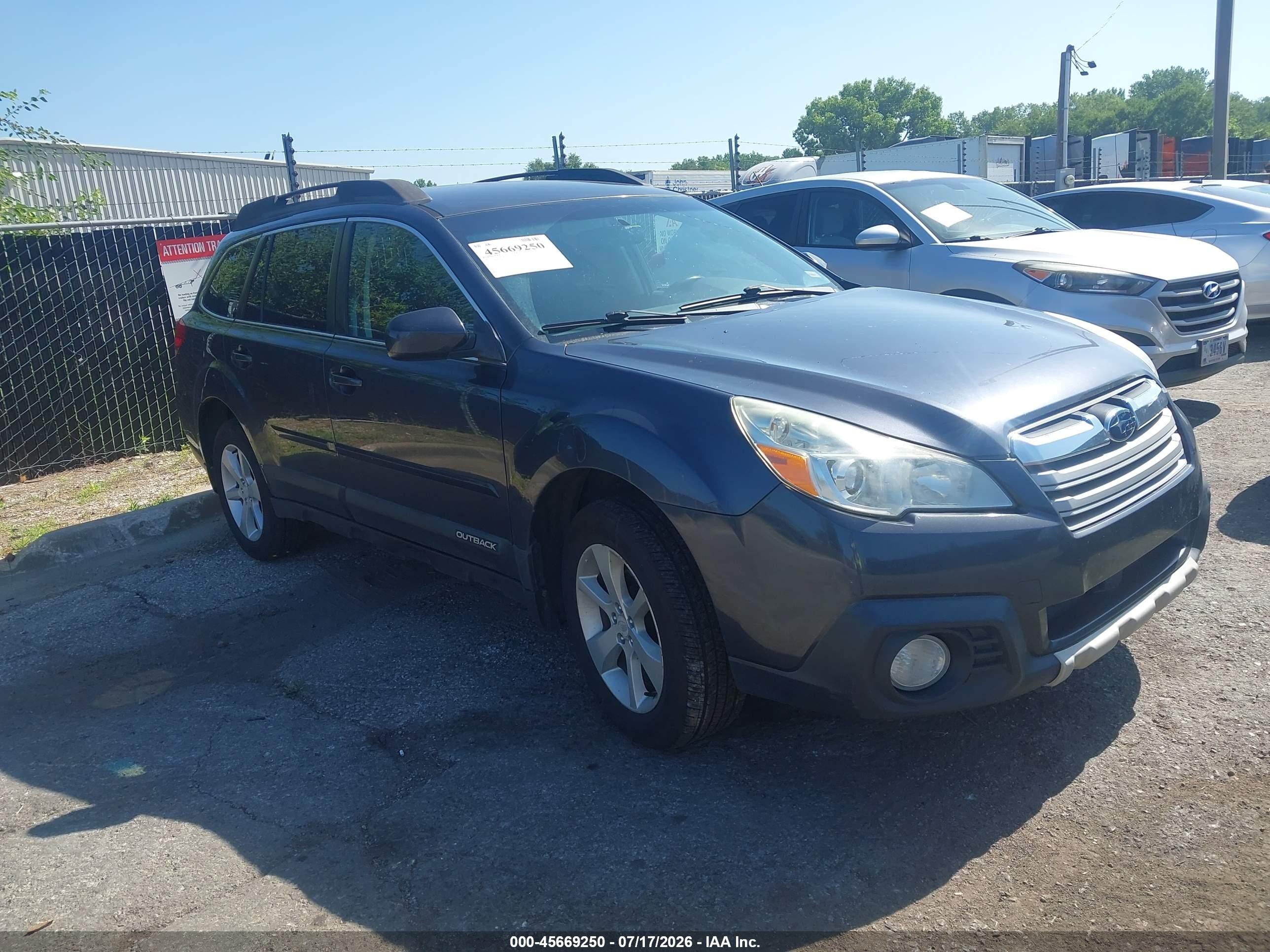 2013 Subaru Outback Premium, VIN 4S4BRBCC0D3321214 — Normal wear