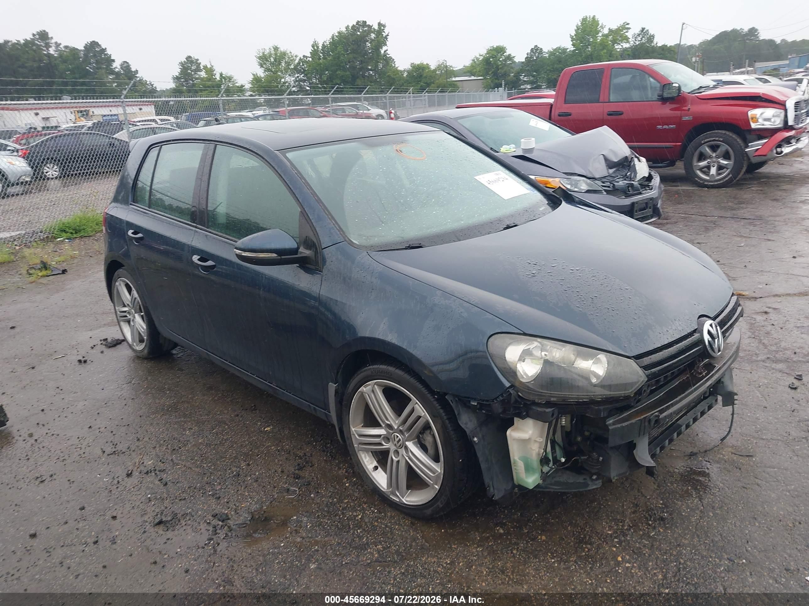 2014 Volkswagen Golf, VIN WVWDB7AJ9EW008551 — Front end