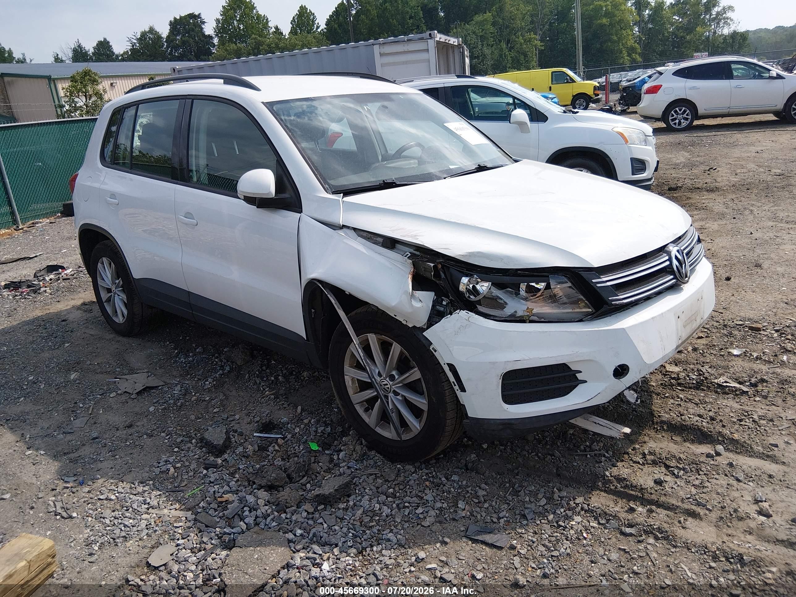 2017 Volkswagen Tiguan S, VIN WVGBV7AX4HK050295 — Front end