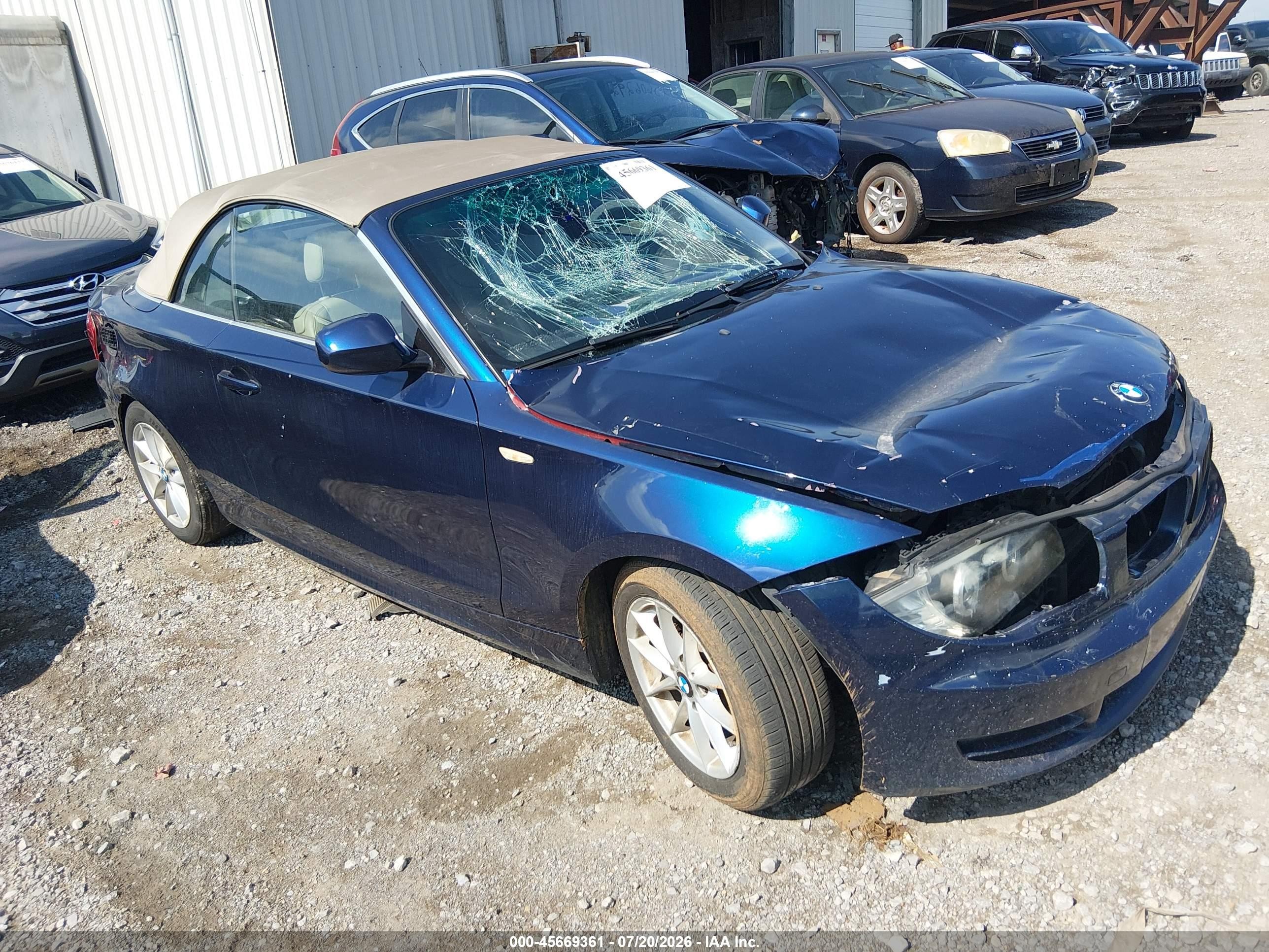 2011 BMW 1 Series 128i, VIN WBAUL7C59BVM80616 — Front end