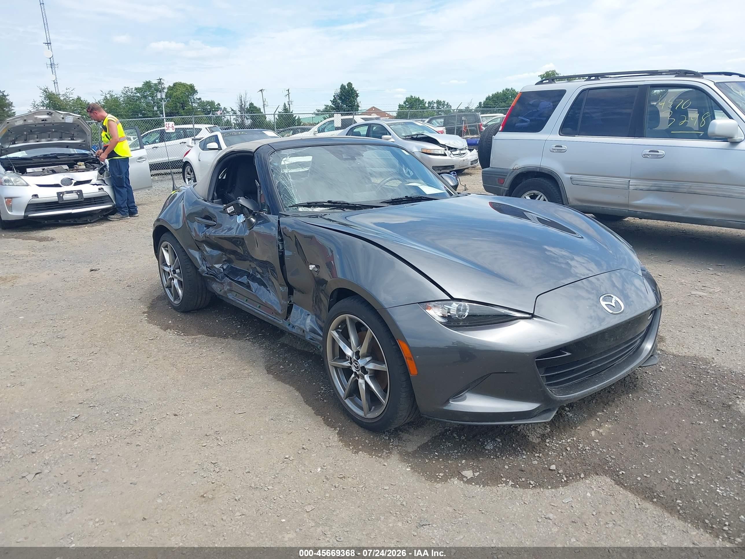 2021 Mazda MX-5 Miata Grand Touring, VIN JM1NDAD76M0460793 — Side