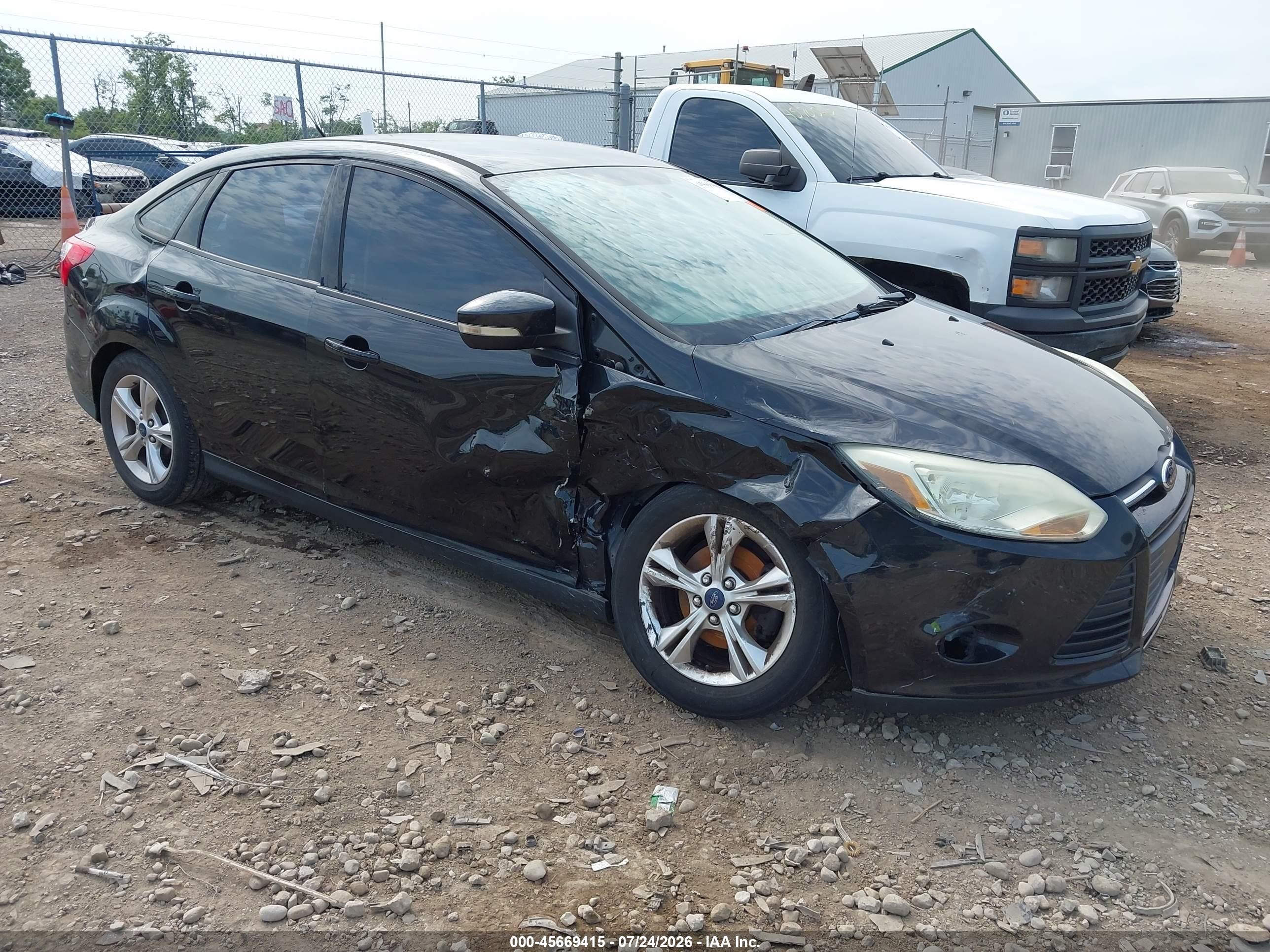 2014 Ford Focus SE, VIN 1FADP3F29EL206226 — Side