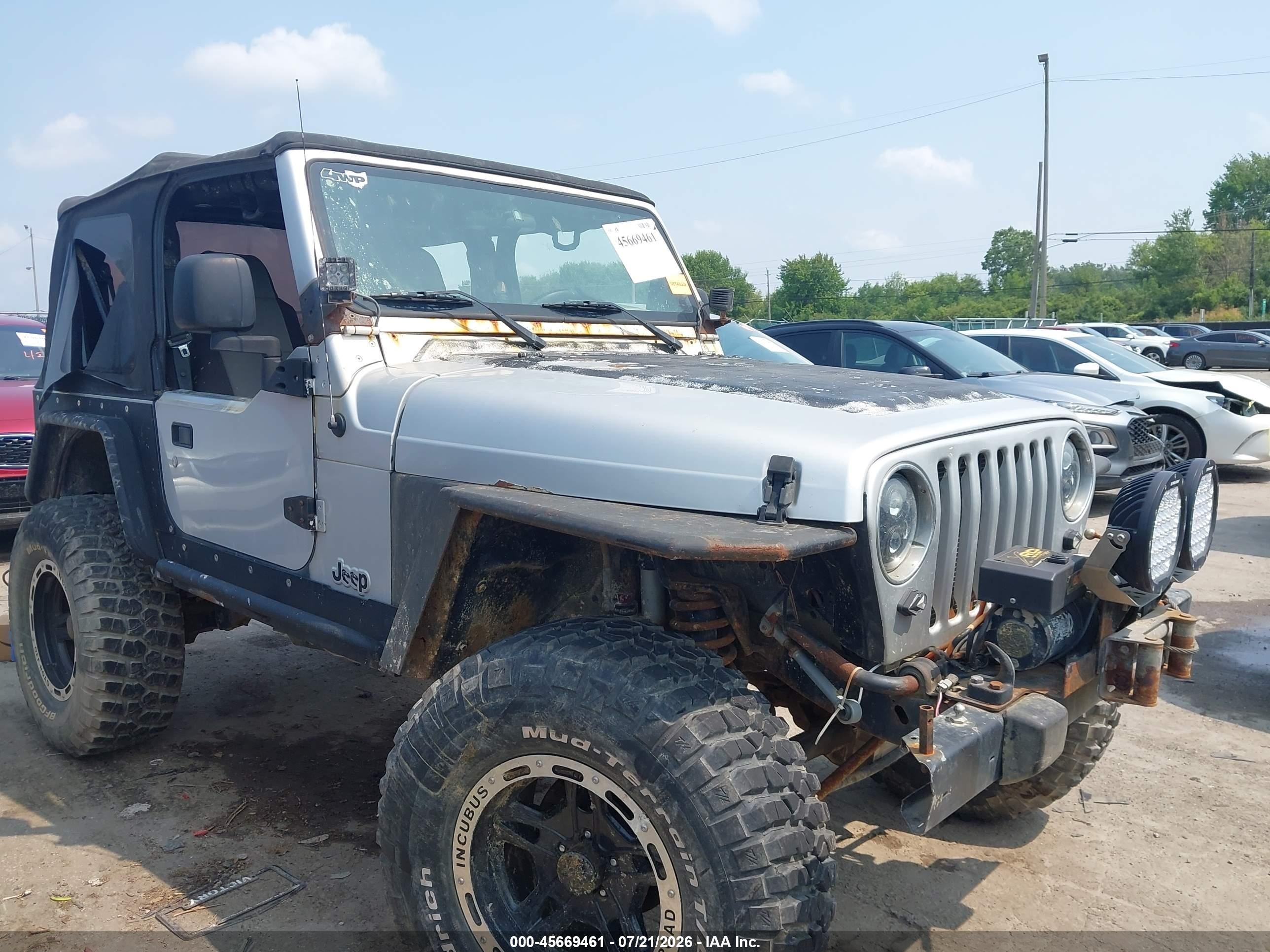 2006 Jeep Wrangler SE, VIN 1J4FA291X6P786723 — Front end