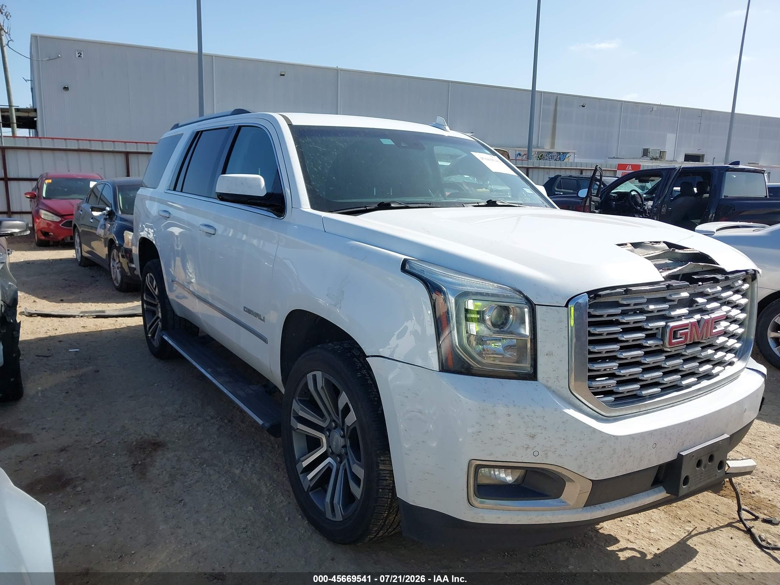 2019 GMC Yukon Denali, VIN 1GKS1CKJ5KR382753 — Front end