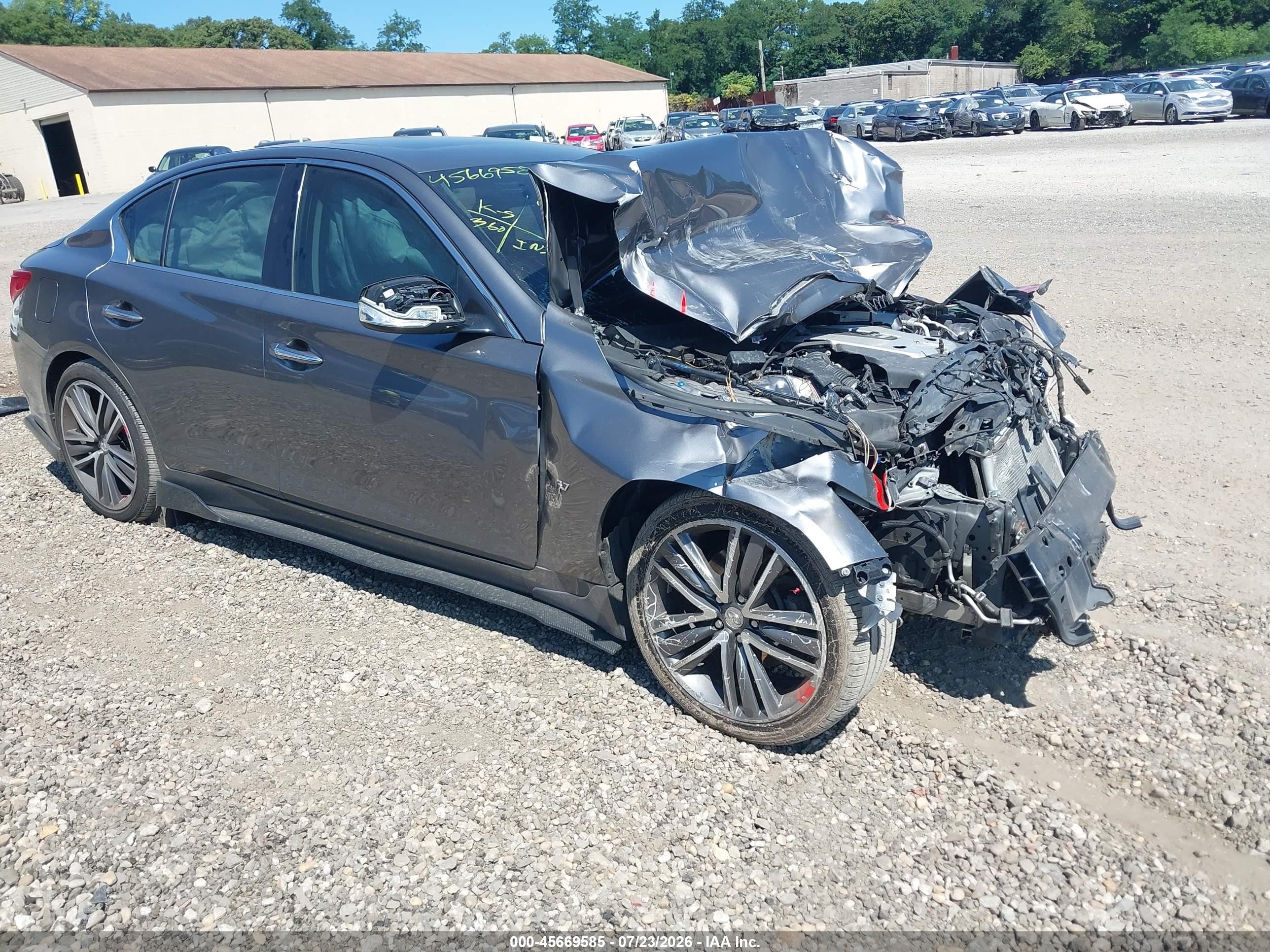 2015 Infiniti Q50 Premium, VIN JN1BV7AR7FM401307 — Перед