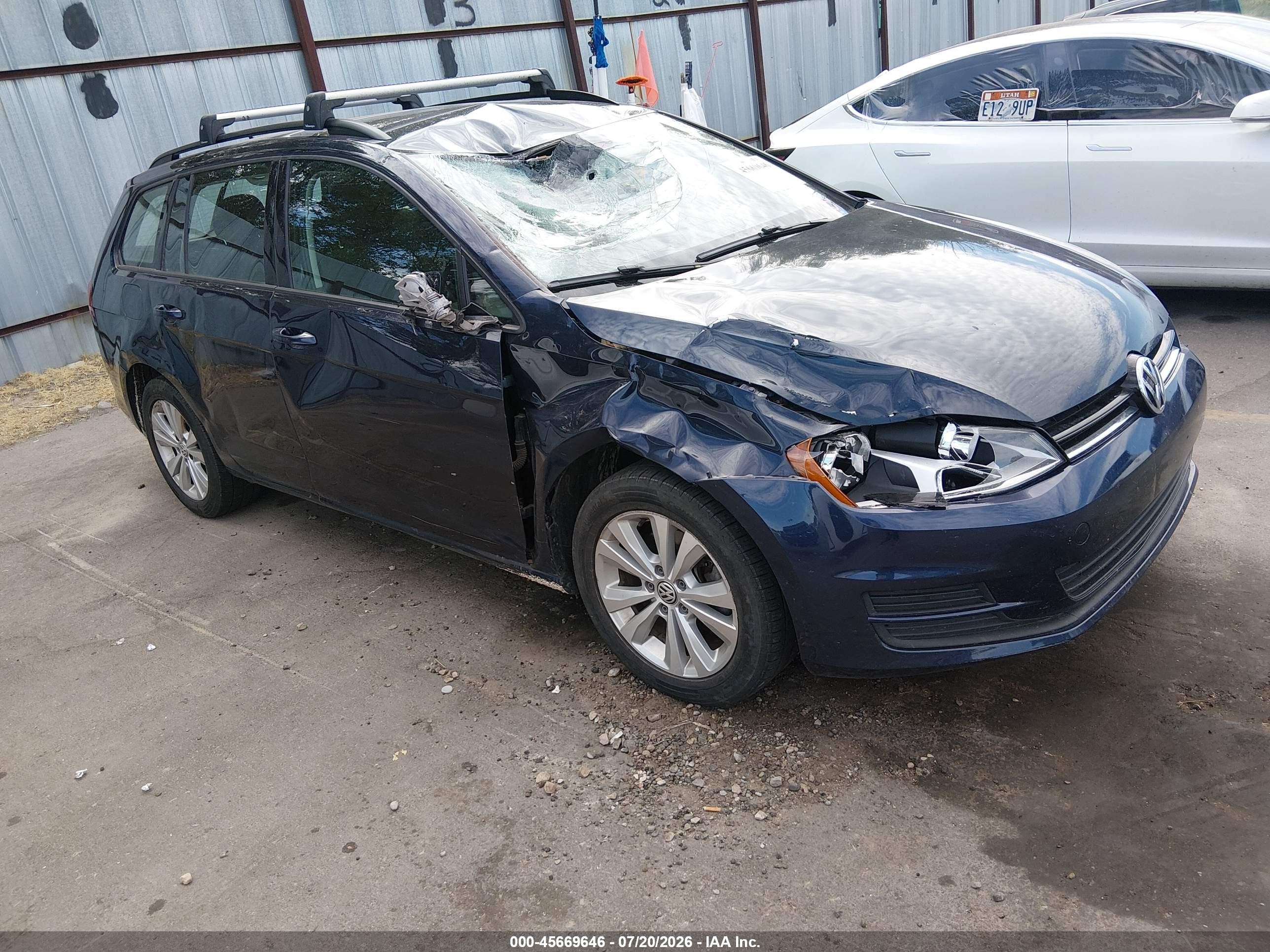 2017 Volkswagen Golf S, VIN 3VW017AU8HM509198 — Side
