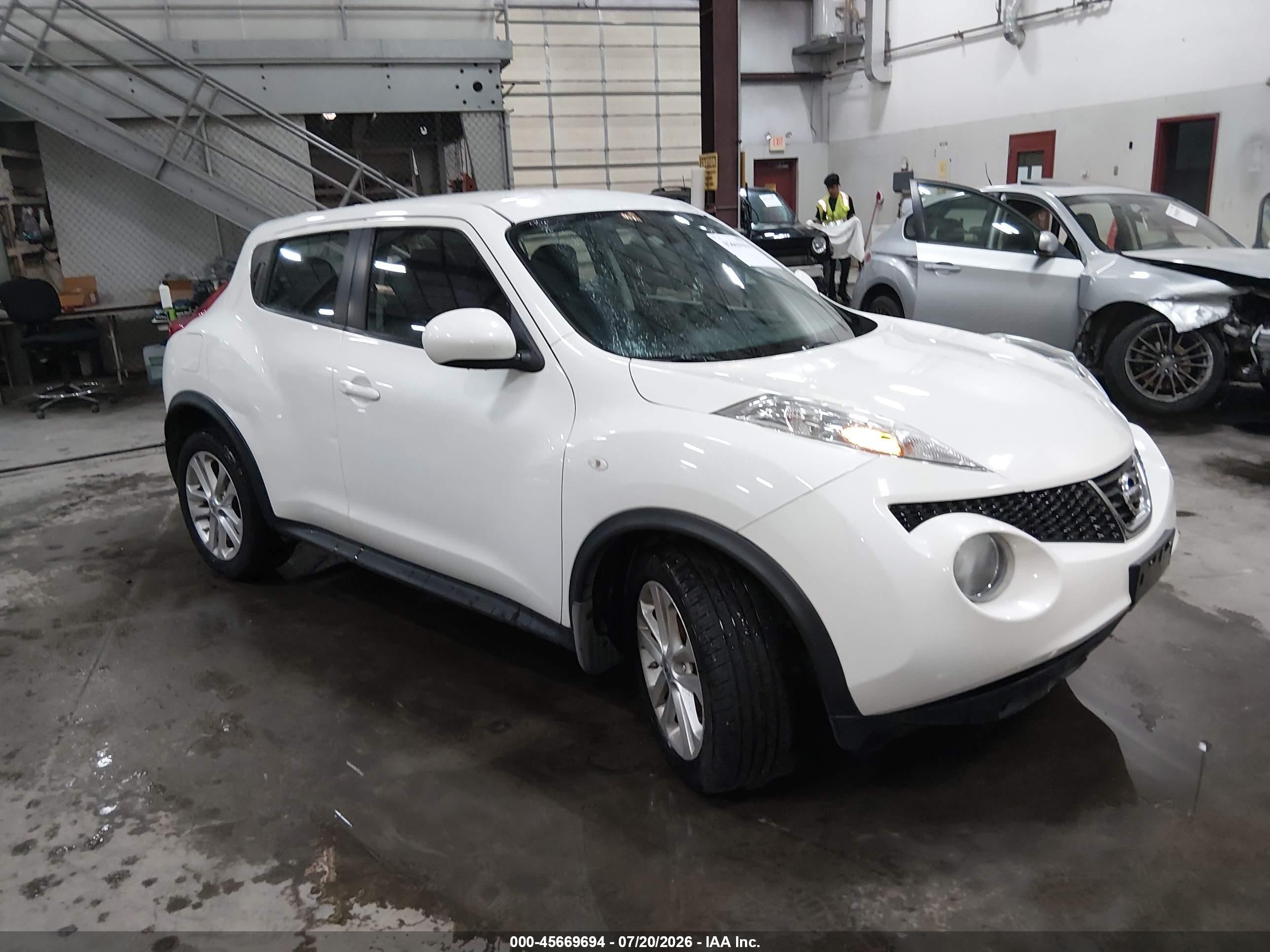 2013 Nissan Juke S, VIN JN8AF5MR1DT211399 — Front end