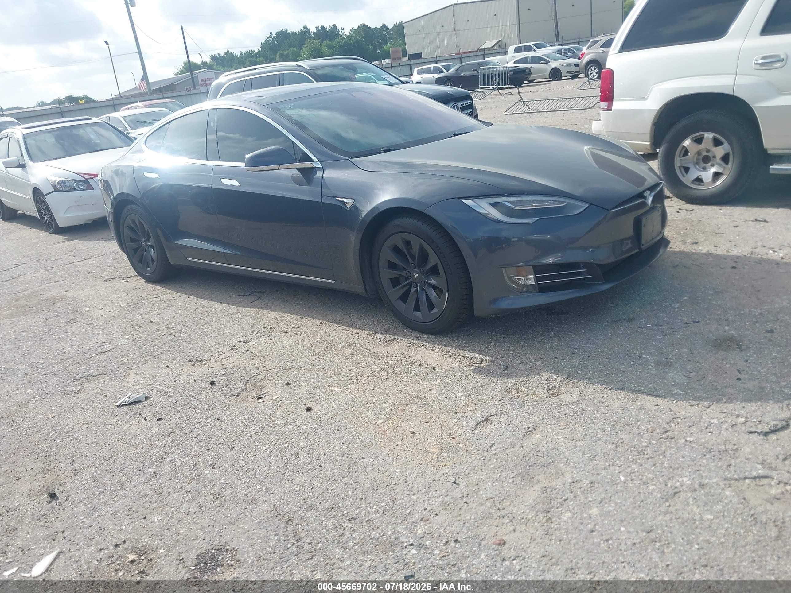 2018 Tesla Model S 75D, VIN 5YJSA1E29JF245288 — Normal wear
