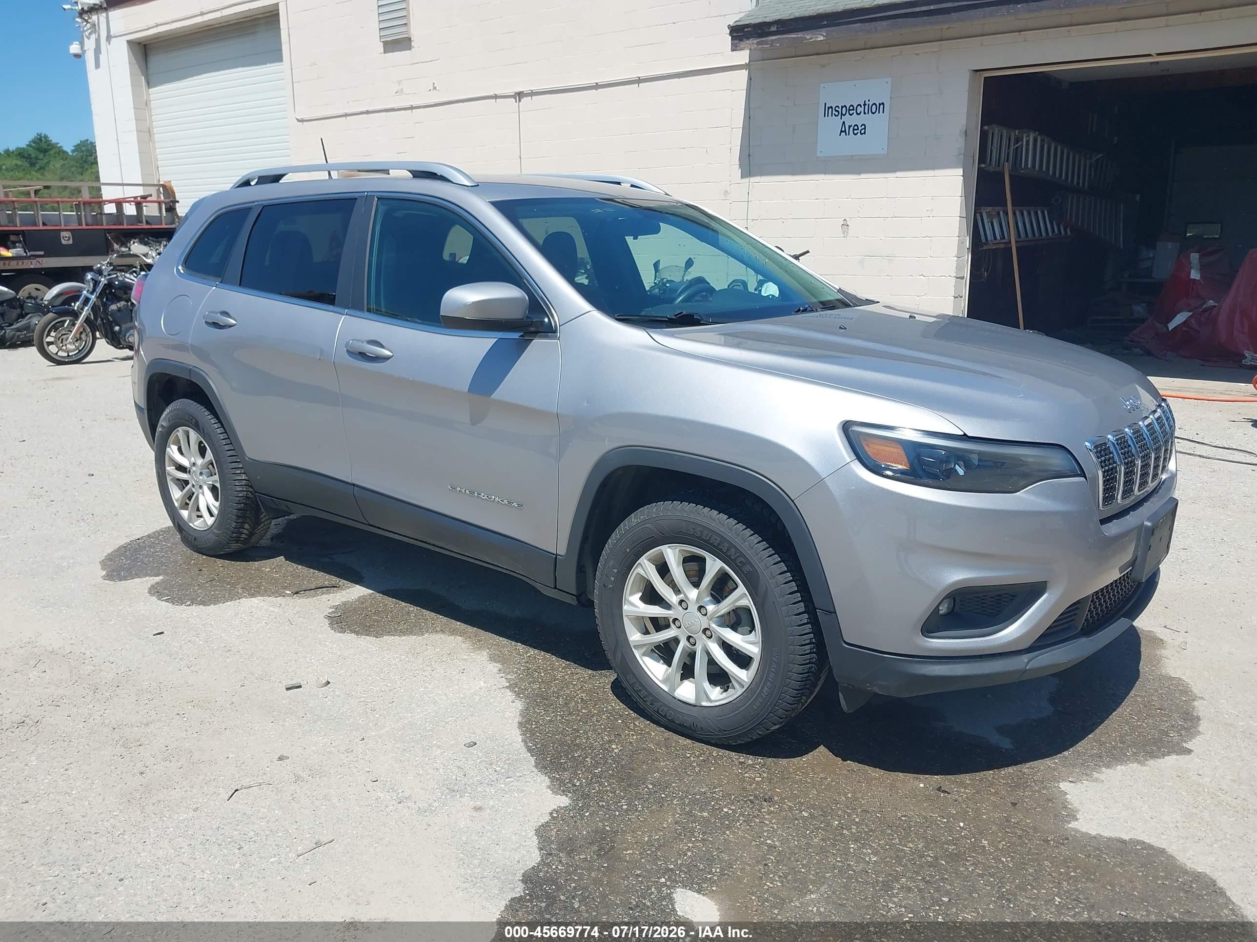2019 Jeep Cherokee Latitude, VIN 1C4PJMCB0KD429912 — Normal wear