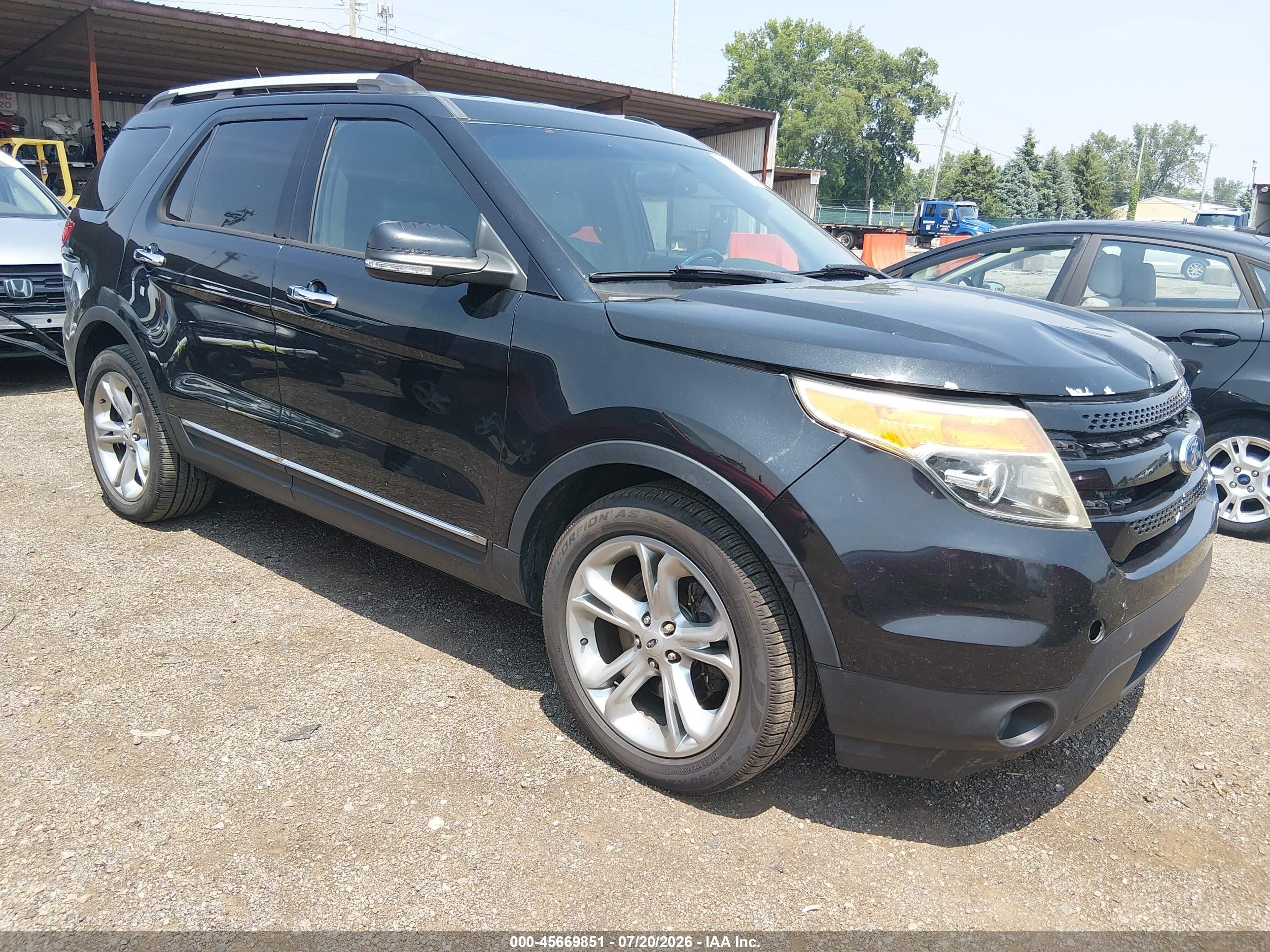 2015 Ford Explorer Limited, VIN 1FM5K8F8XFGB81891 — Перед