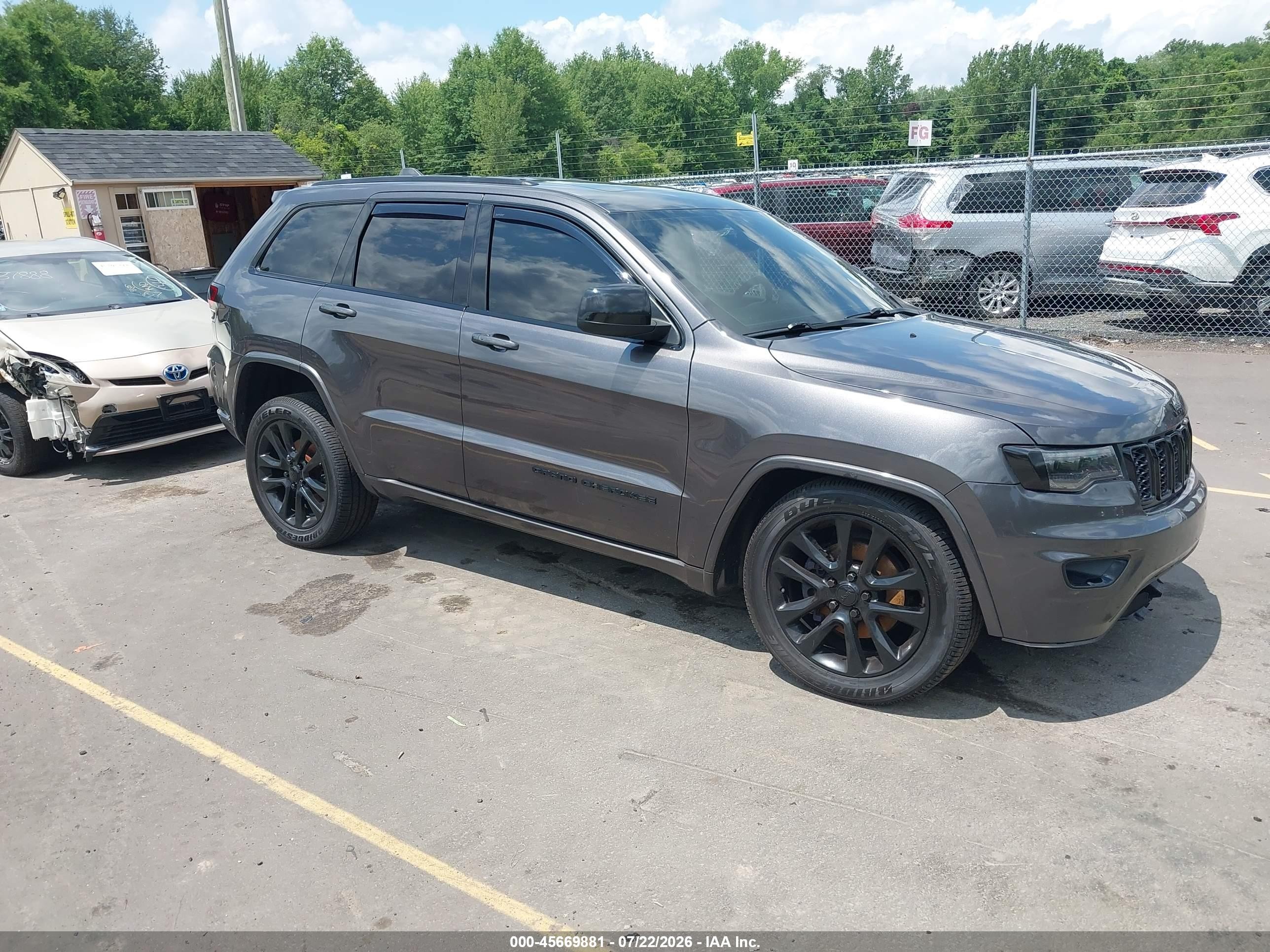 2019 Jeep Grand Cherokee Laredo E, VIN 1C4RJFAG3KC546120 — Front end