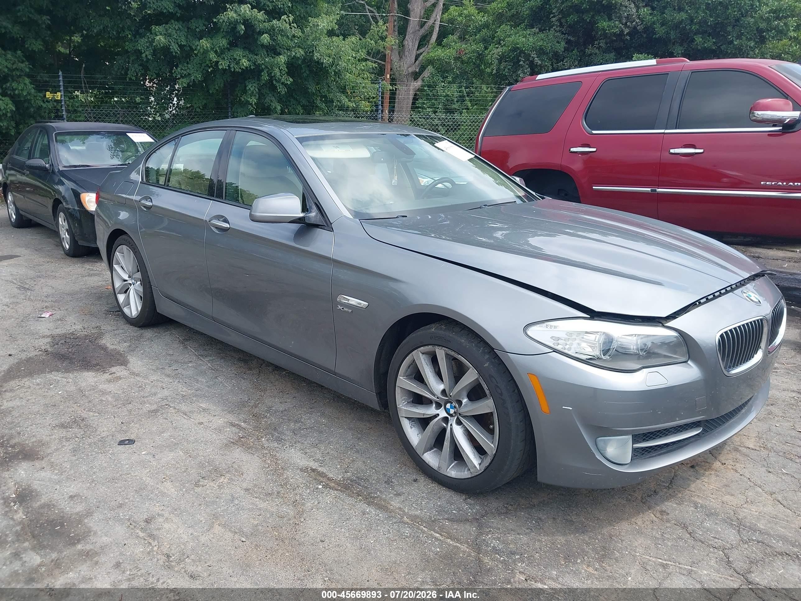 2011 BMW 5 Series 535i xDrive, VIN WBAFU7C58BDU54018 — Front end