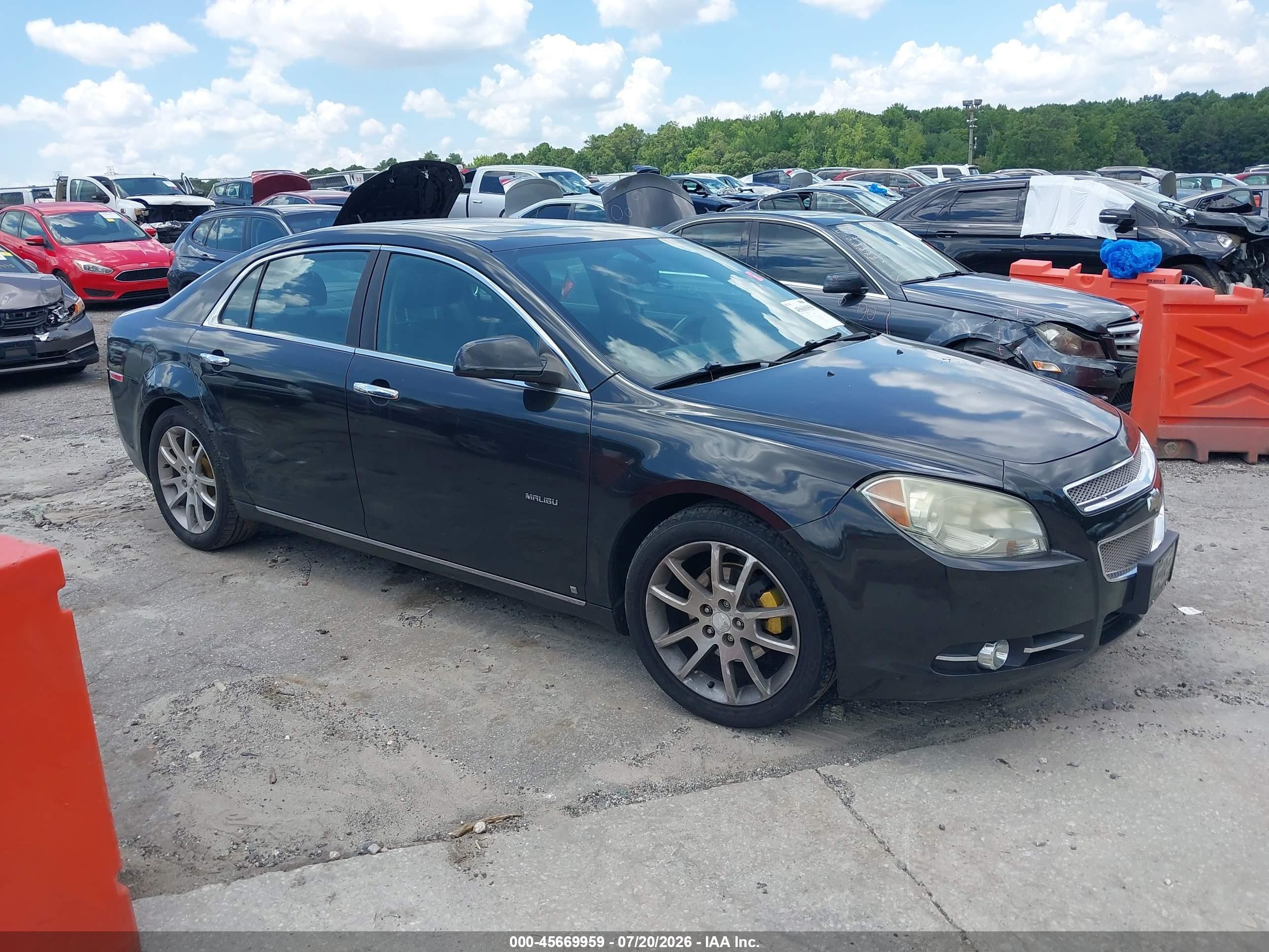 2010 Chevrolet Malibu LTZ, VIN 1G1ZE5EB7A4124219 — Бок