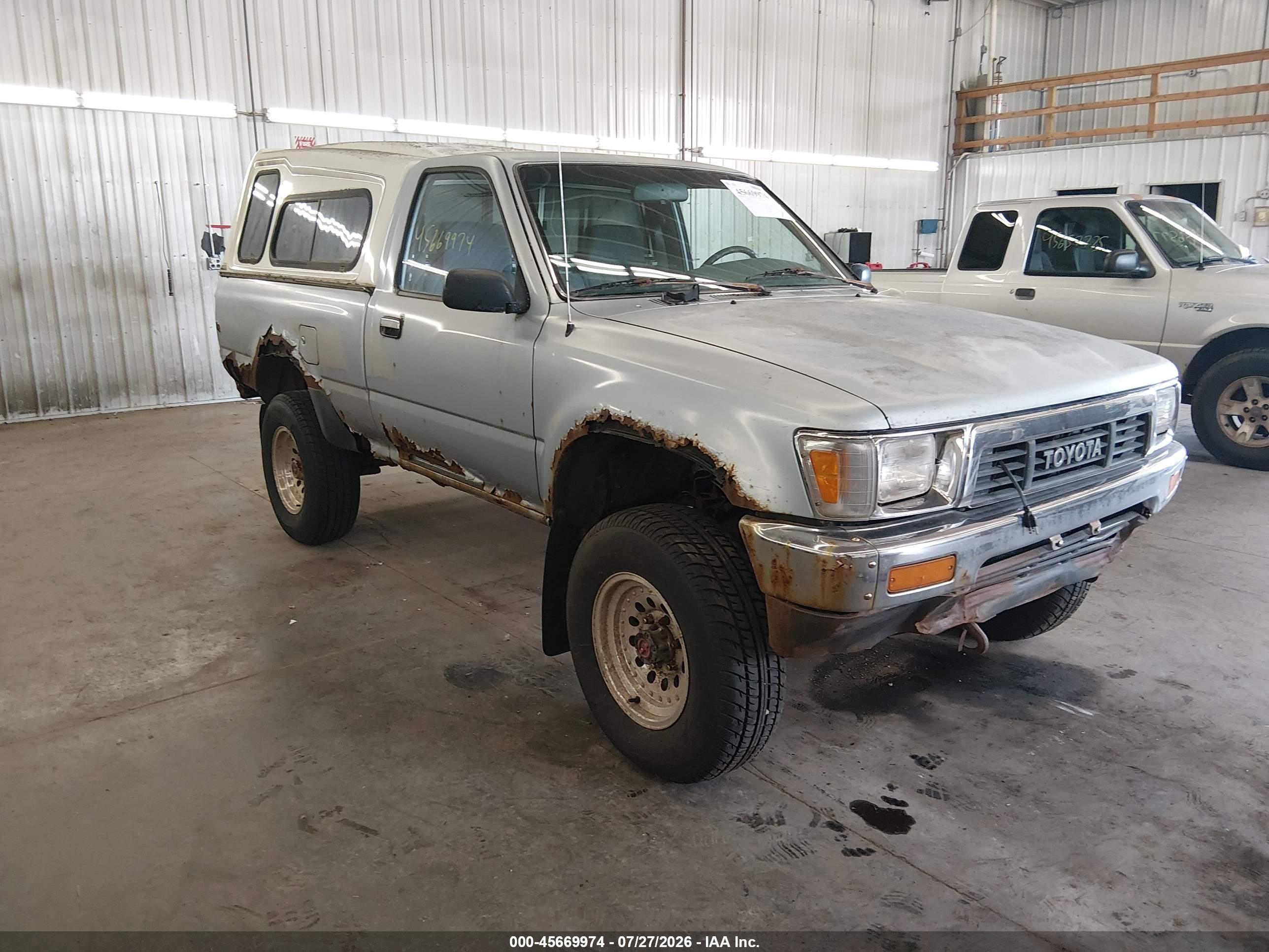 1991 Toyota Pickup DLX, VIN JT4RN01P8M0015582 — Normal wear
