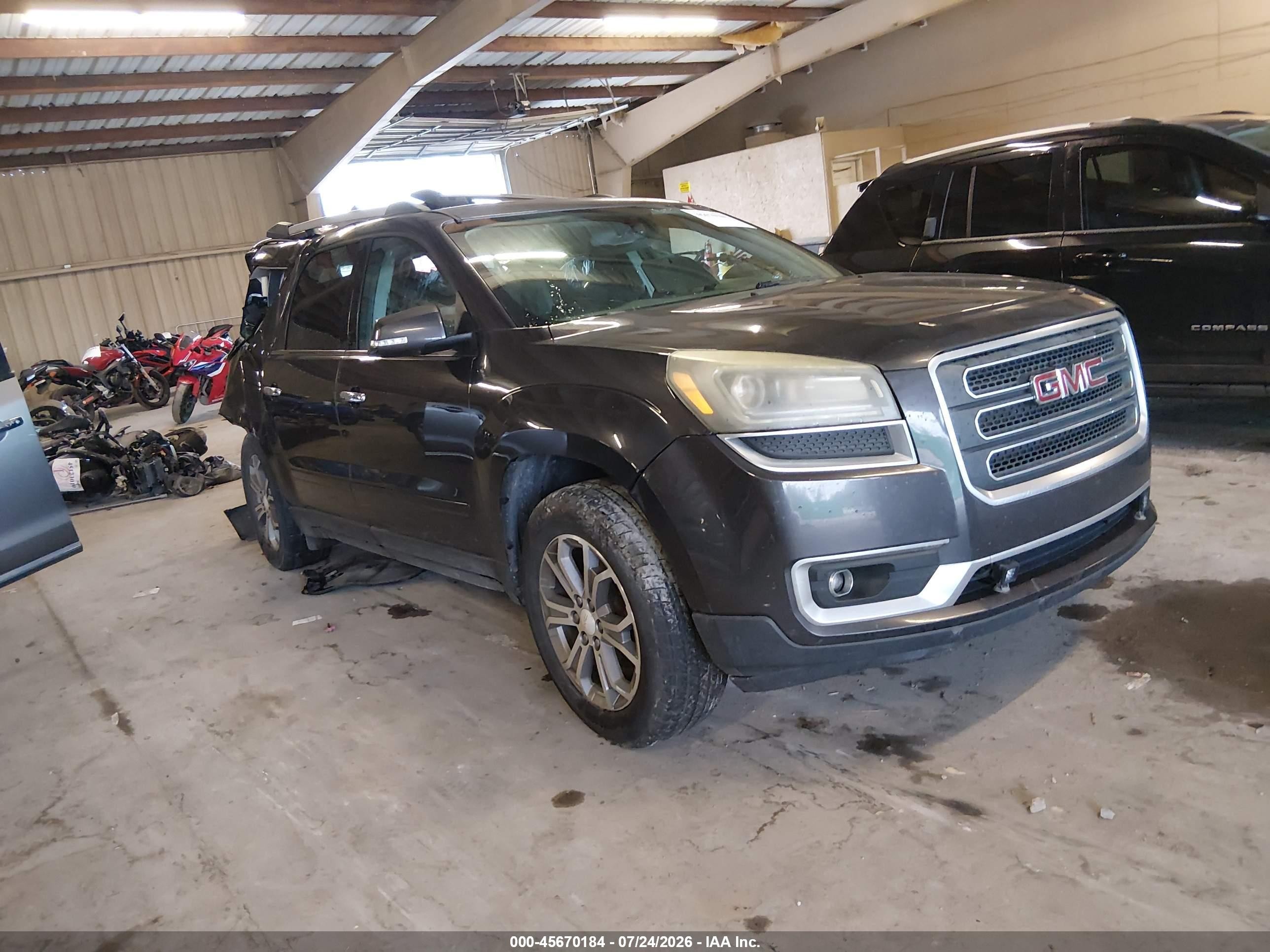 2016 GMC Acadia SLT, VIN 1GKKRRKD1GJ212675 — Зад