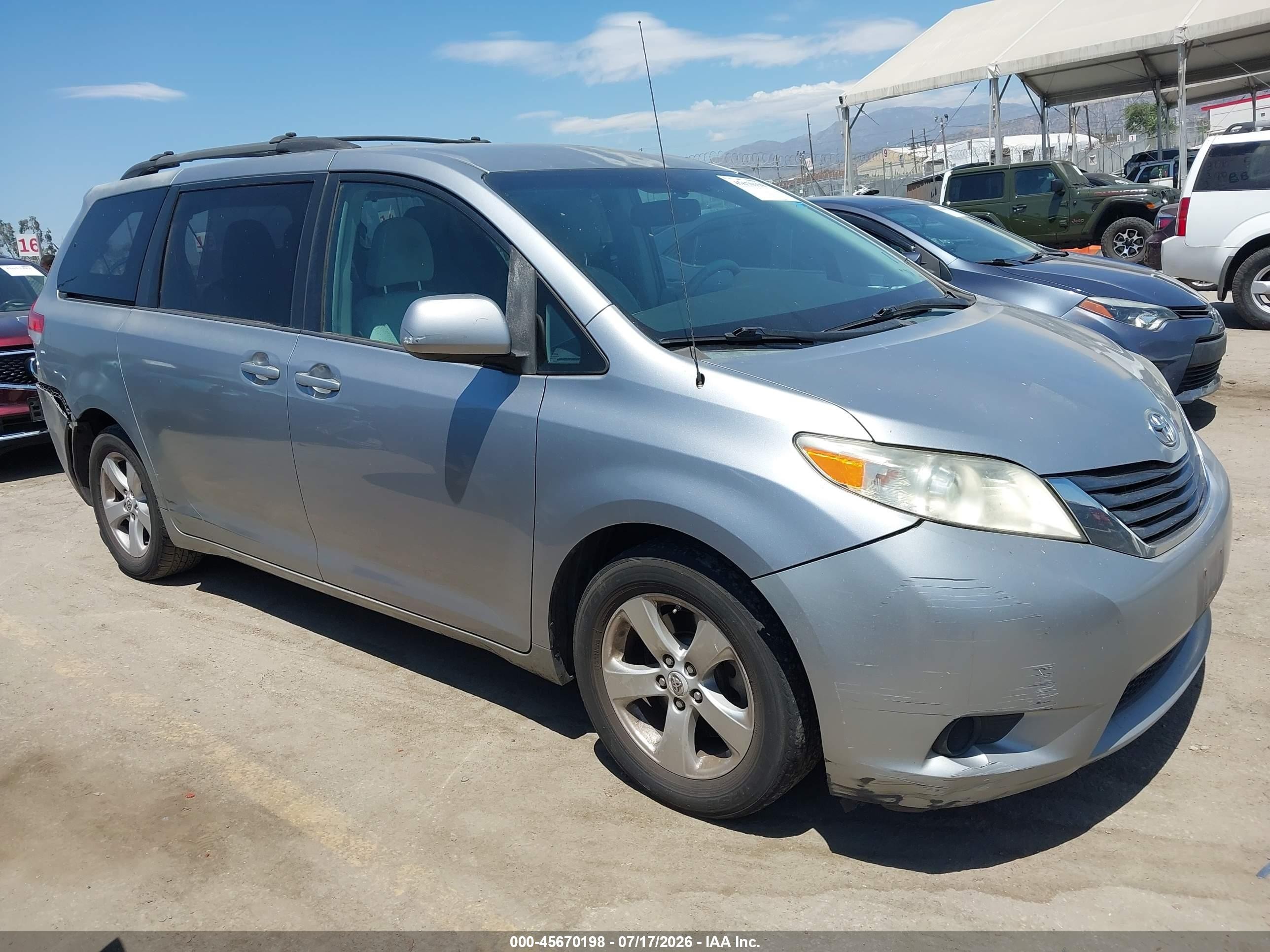 2011 Toyota Sienna LE, VIN 5TDKK3DC4BS169396 — Rear end