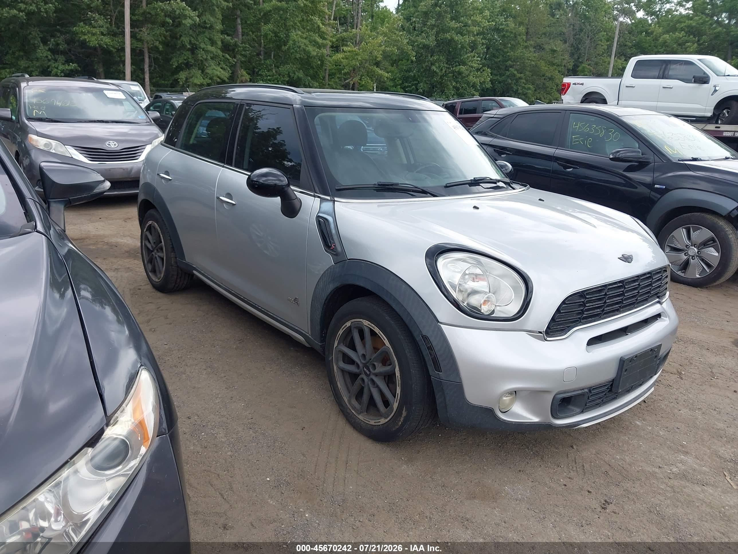 2015 MINI Countryman S, VIN WMWZC5C50FWP49029 — Front end