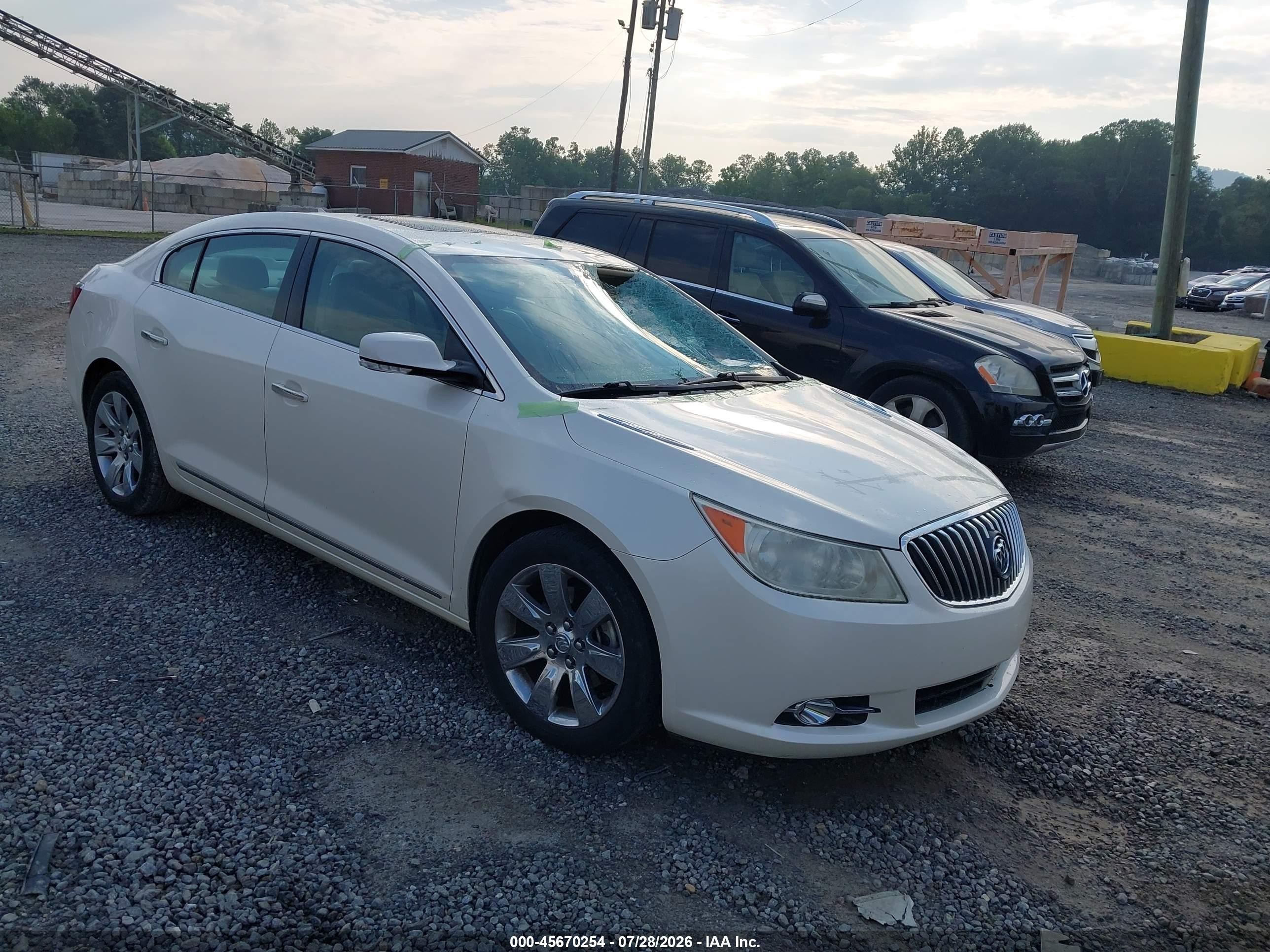 2013 Buick LaCrosse Leather, VIN 1G4GC5G34DF302814 — Front end