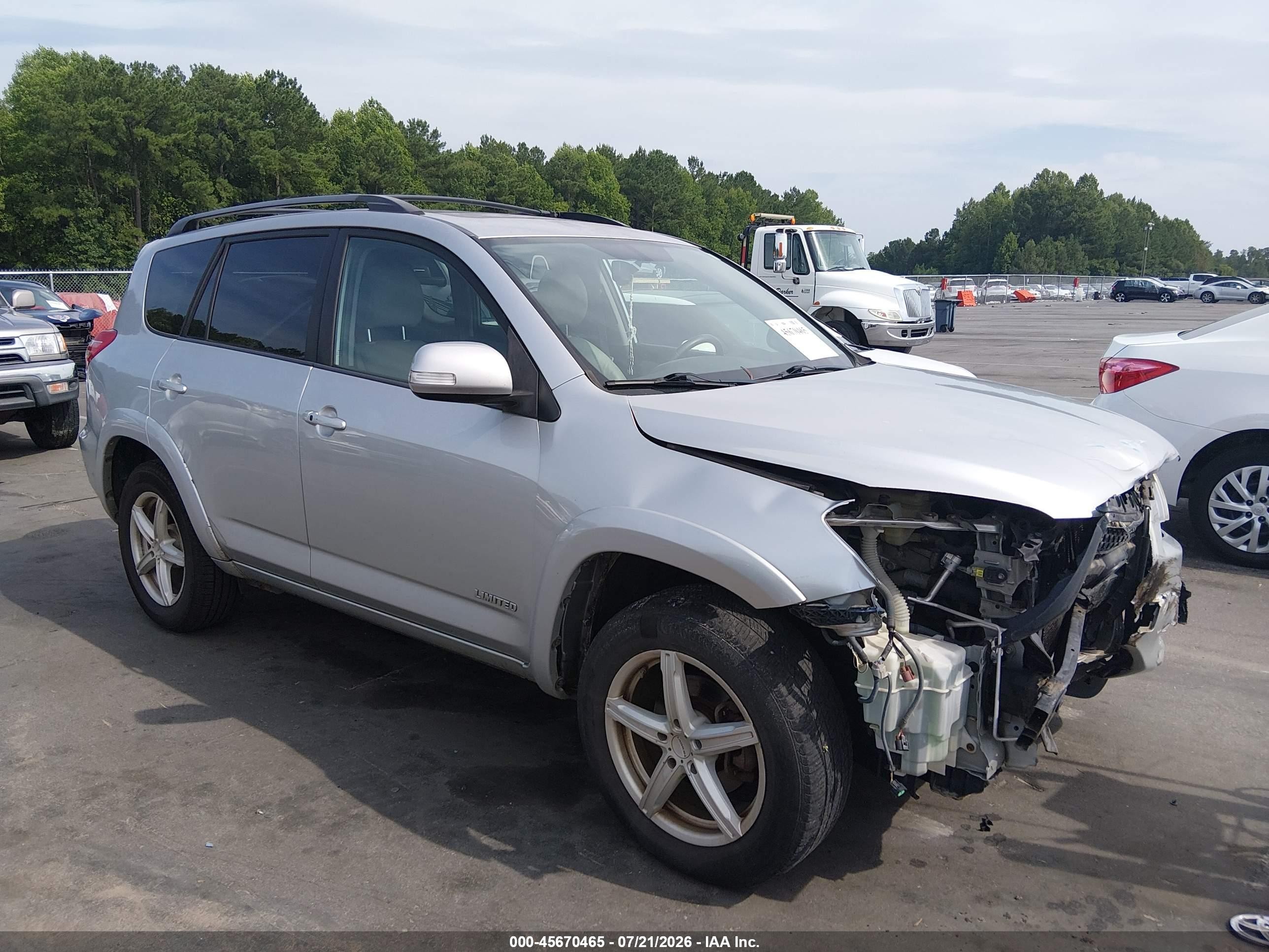 2009 Toyota RAV4 Limited, VIN 2T3BK31VX9W009635 — Front end