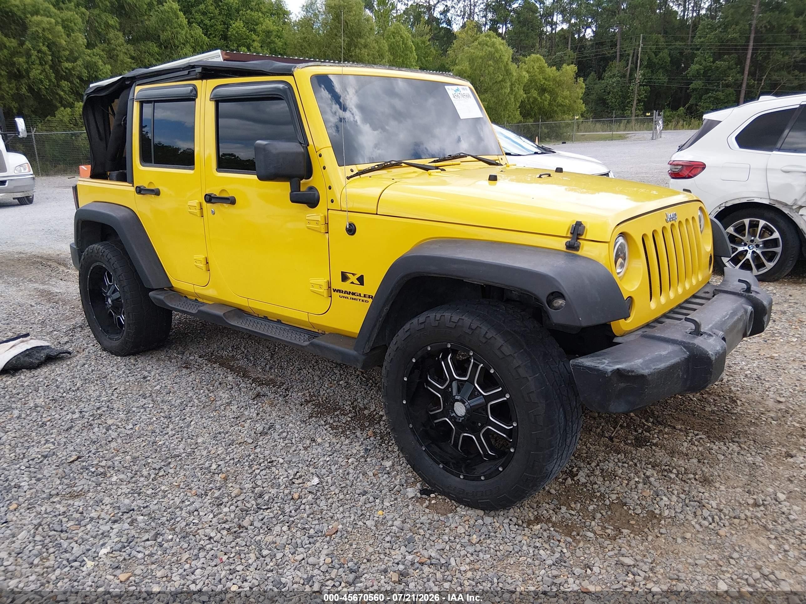 2008 Jeep Wrangler Unlimited X, VIN 1J4GA39118L622538 — Side