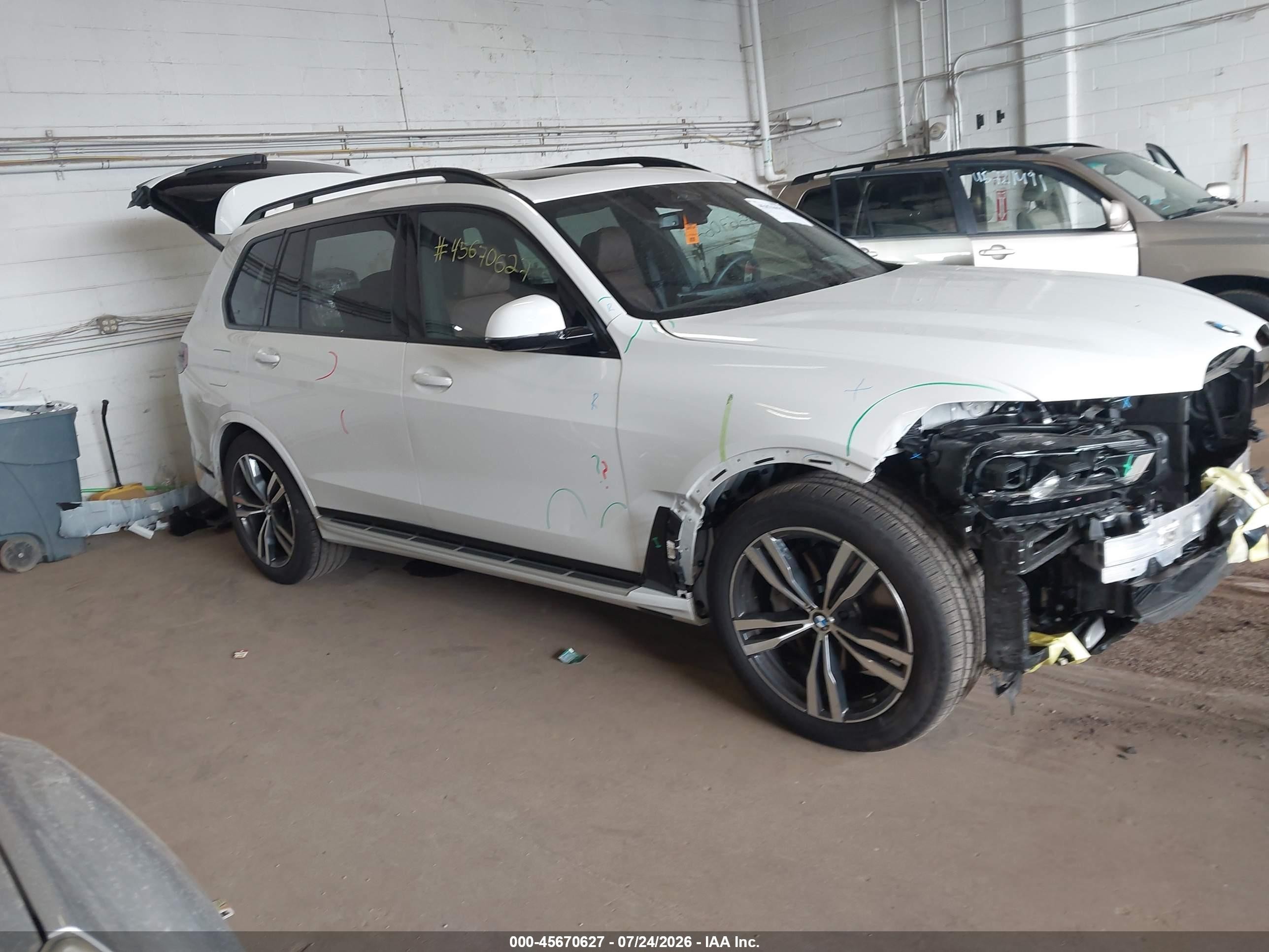 2027 BMW X7 xDrive40i, VIN 5UX23EM06V9428938 — Front end